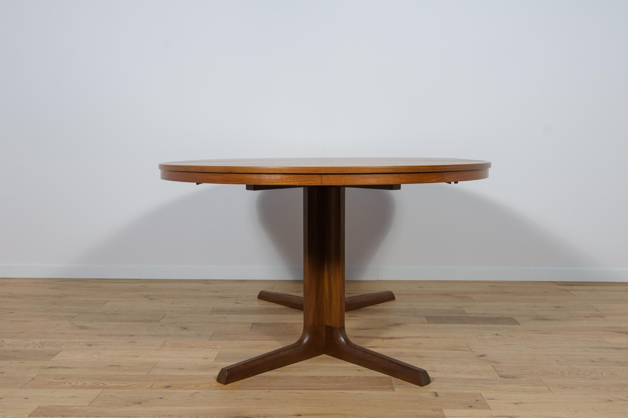 Milieu du XXe siècle Table de salle à manger extensible en teck danoise du milieu du siècle, années 1960 en vente