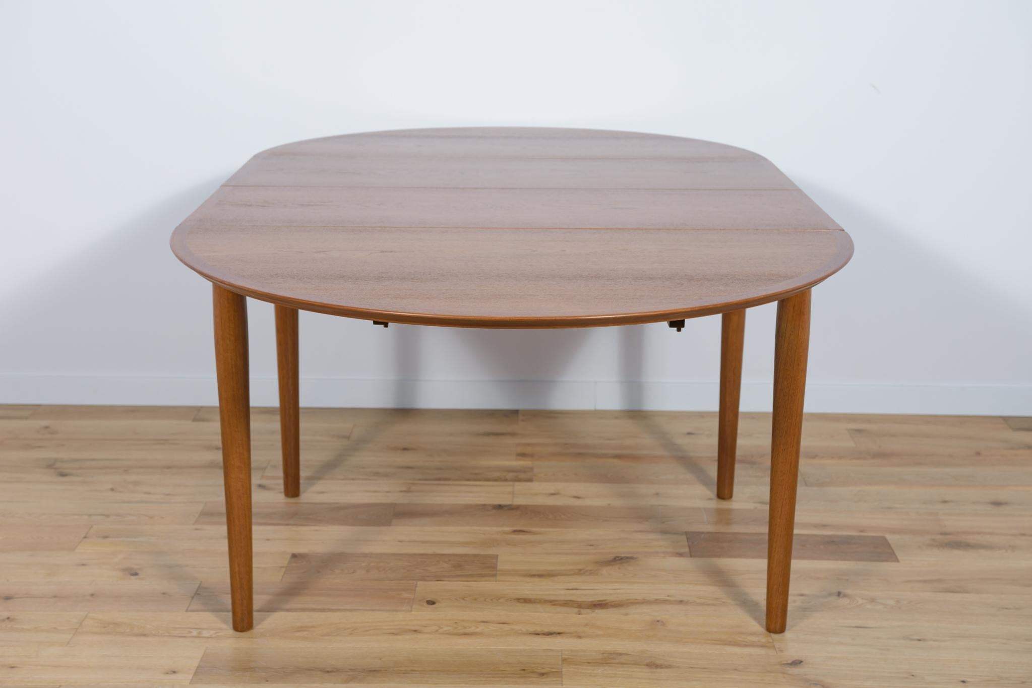Mid Century Danish Teak Extendable Dining Table, 1960s For Sale 2