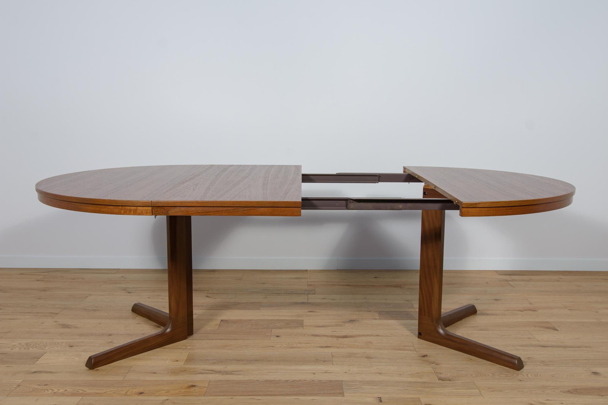 Mid-Century Danish Teak Extendable Dining Table, 1960s For Sale 3