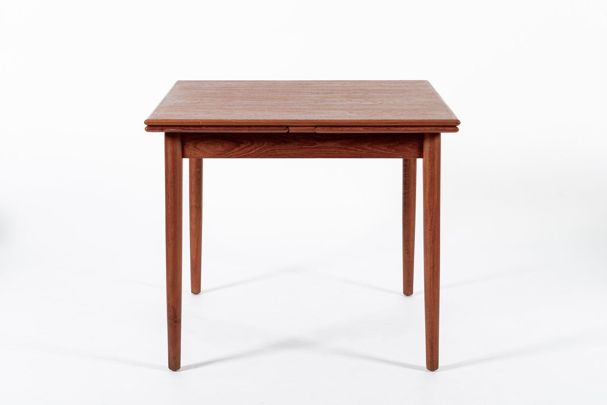 Mid Century Danish Teak Extendable Dining Table by Poul Volther for Frem Rojle In Good Condition For Sale In Detroit, MI
