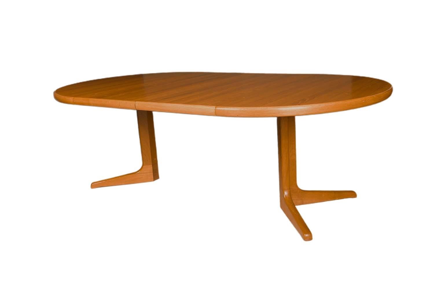 Mid-Century Danish Teak Extendable Dining Table In Good Condition In Baltimore, MD