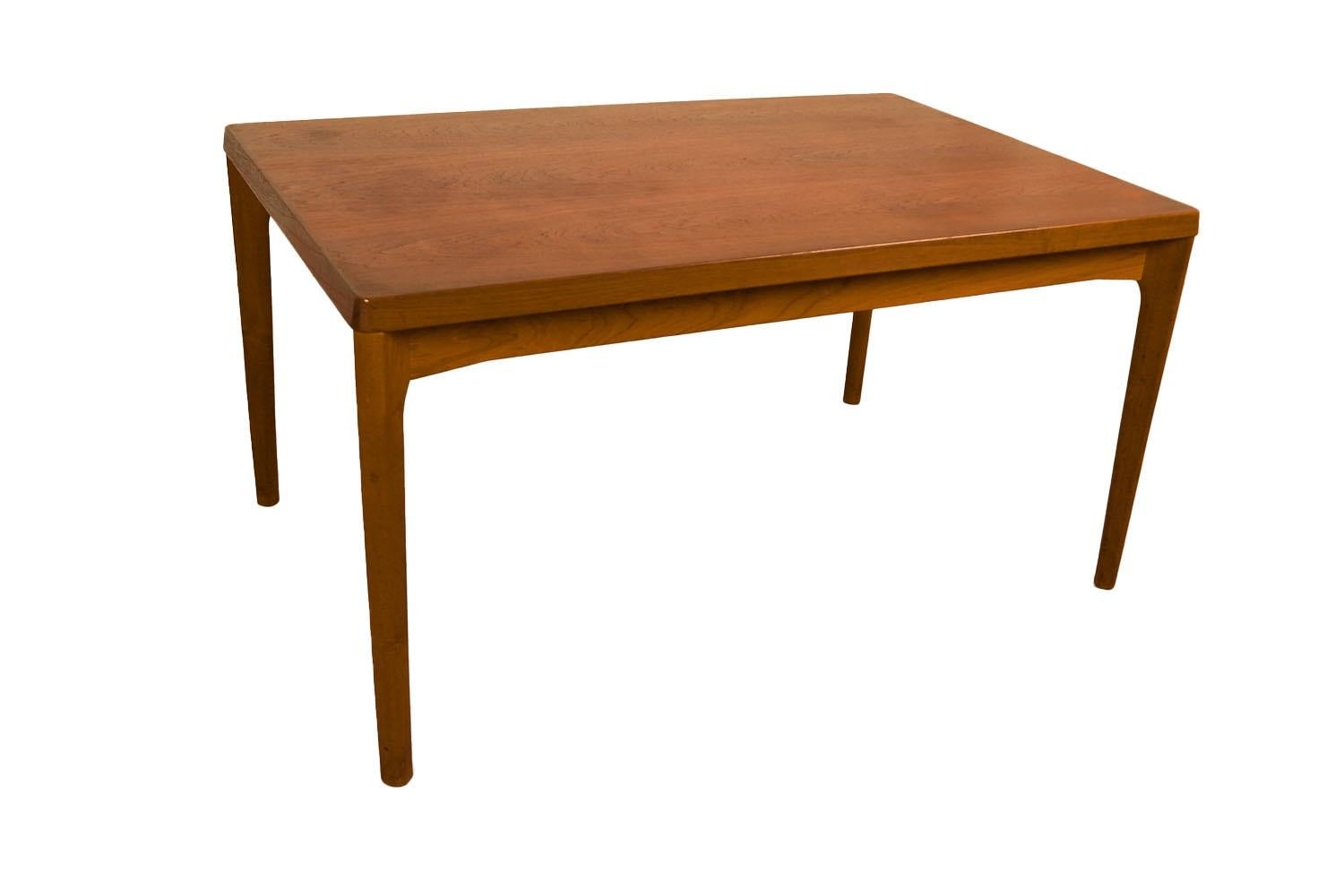Mid-Century Danish Teak Extendable Draw Leaf Dining Table For Sale 1