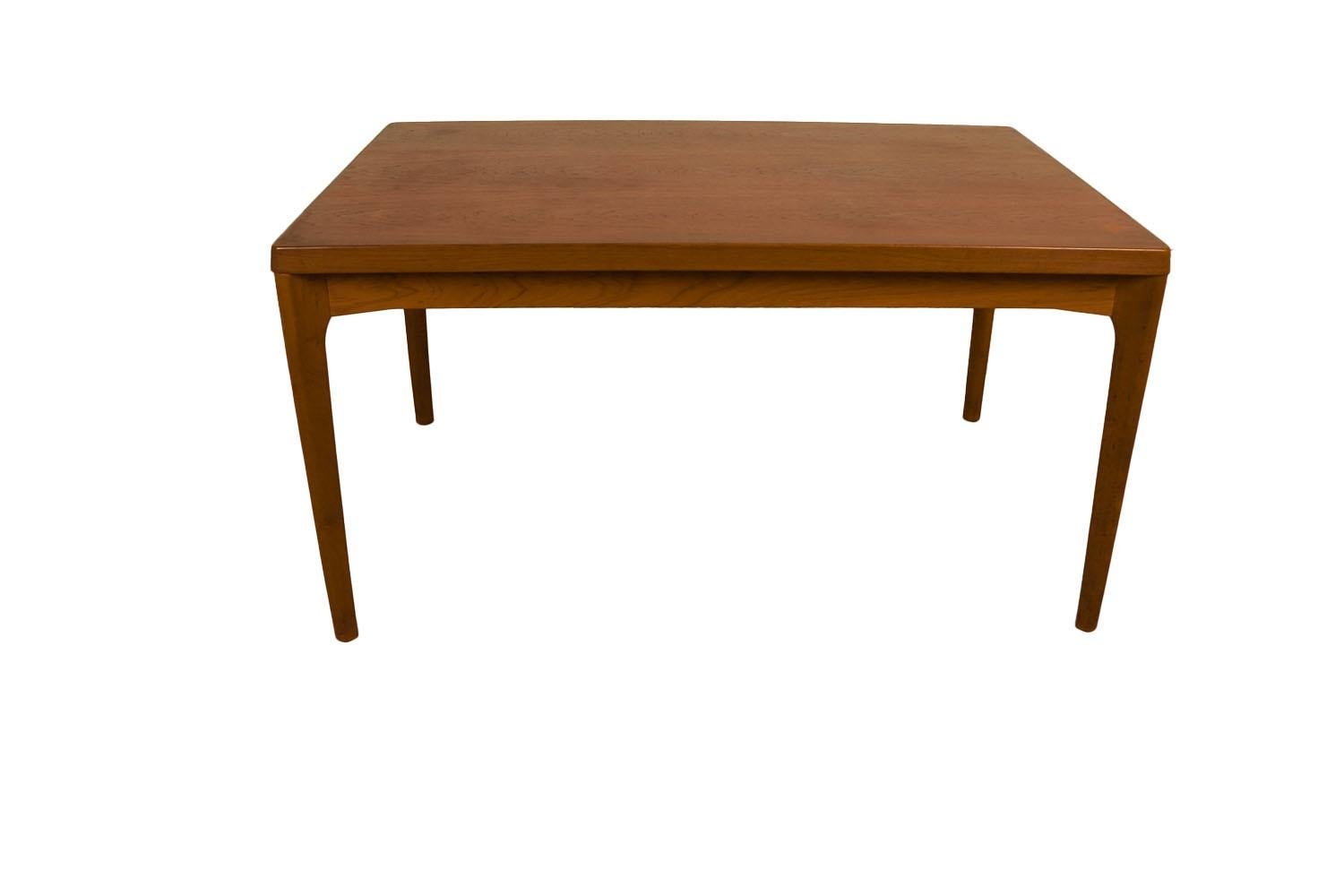 Mid-Century Danish Teak Extendable Draw Leaf Dining Table For Sale 2