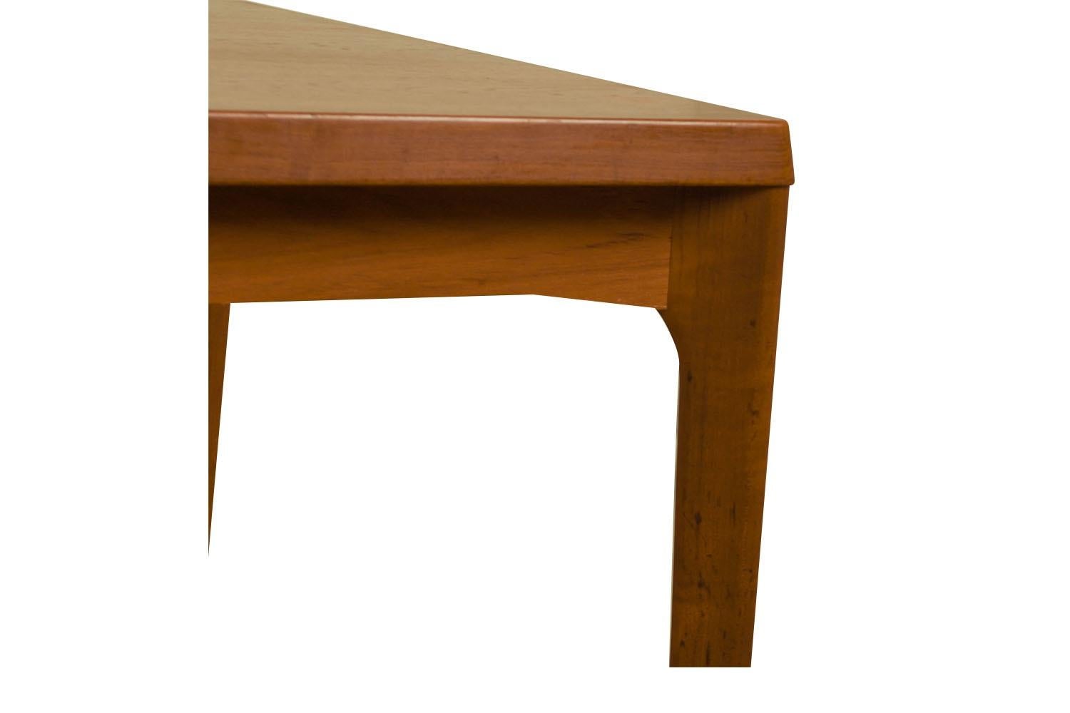 Mid-Century Danish Teak Extendable Draw Leaf Dining Table For Sale 3
