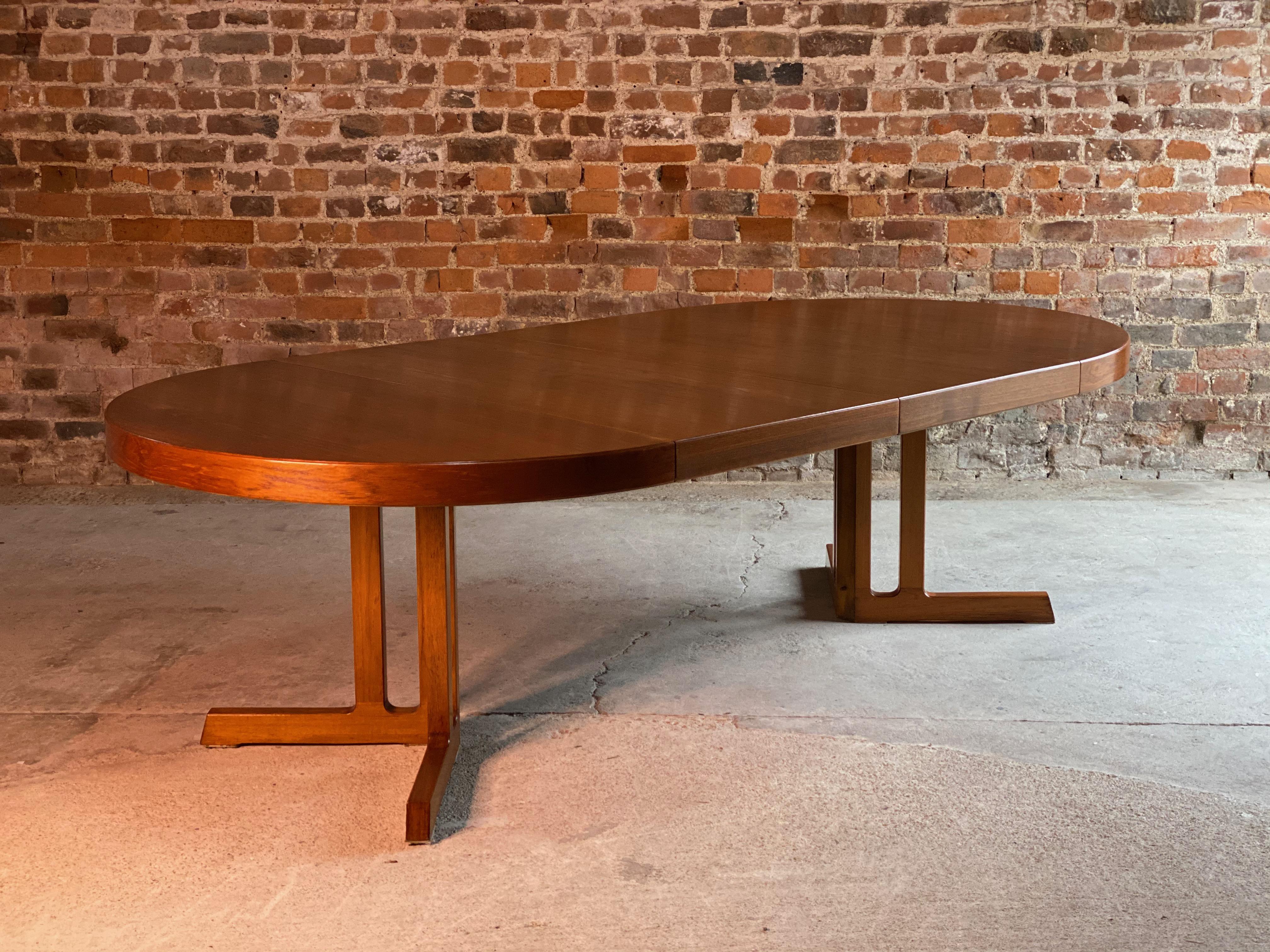 Midcentury Danish dining table by Niels Otto Møller Model 15

We are delighted to offer this fabulous midcentury Danish design model 75 dining table by Niels Otto Møller manufactured by J.L Mollers circa 1950s, the best Møller circular extending