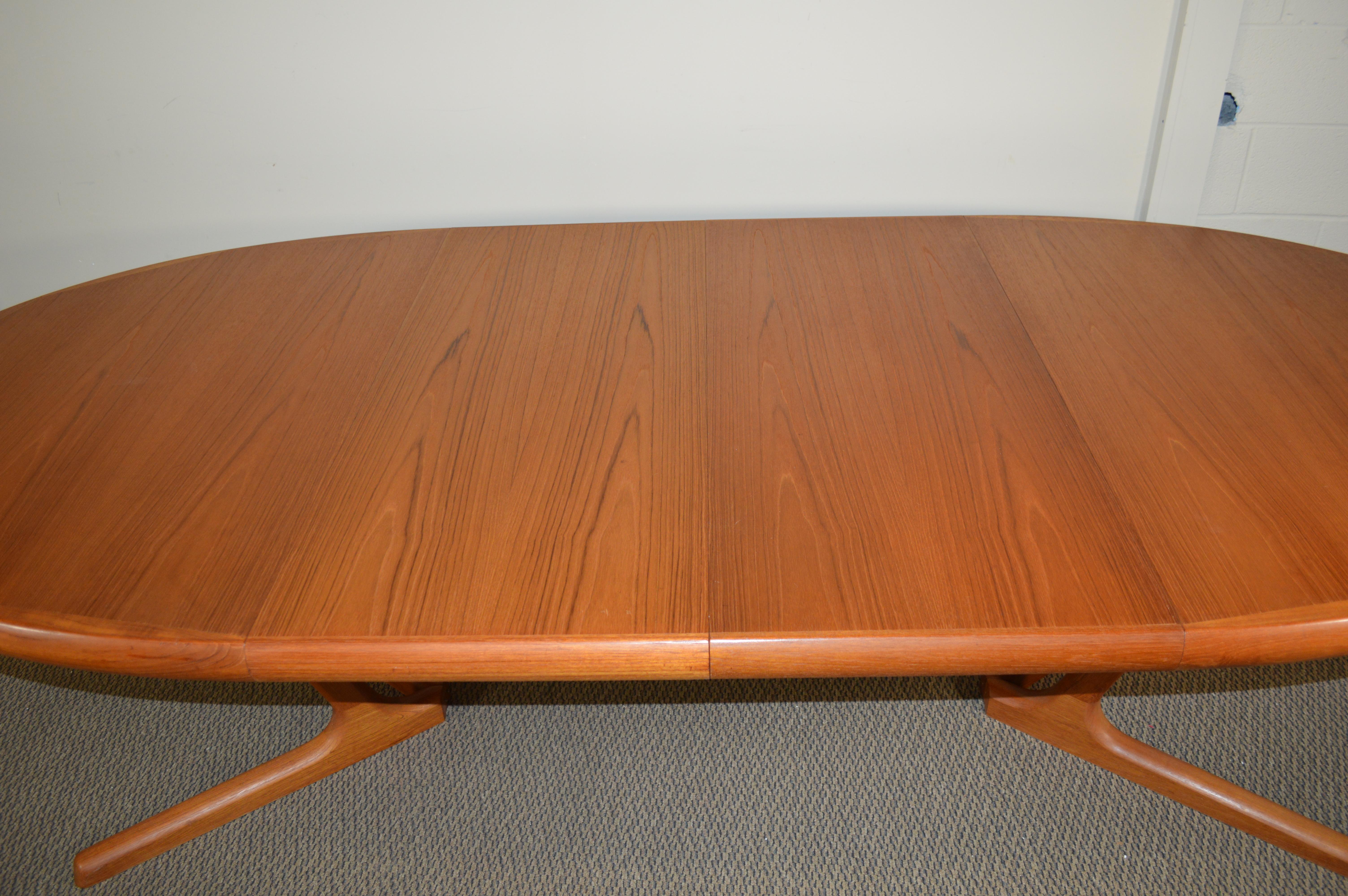 Mid-Century Modern Midcentury Danish Teak Extending Dining Table with 2 Leaves For Sale