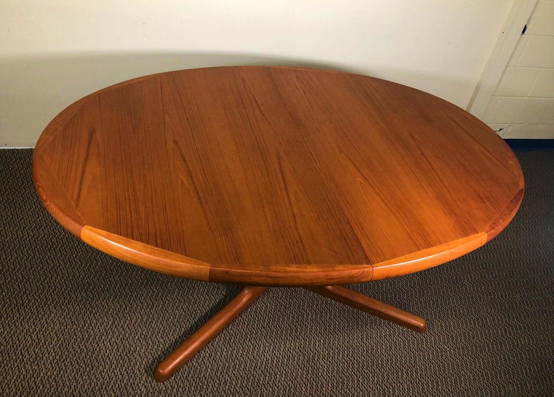 Midcentury Danish Teak Extending Dining Table with 2 Leaves For Sale 1