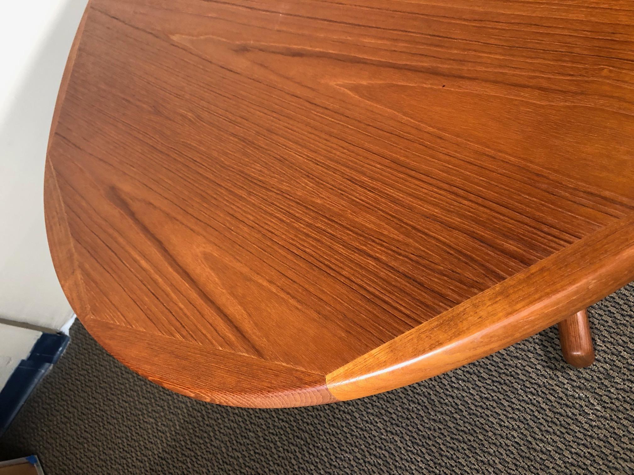 Midcentury Danish Teak Extending Dining Table with 2 Leaves For Sale 2