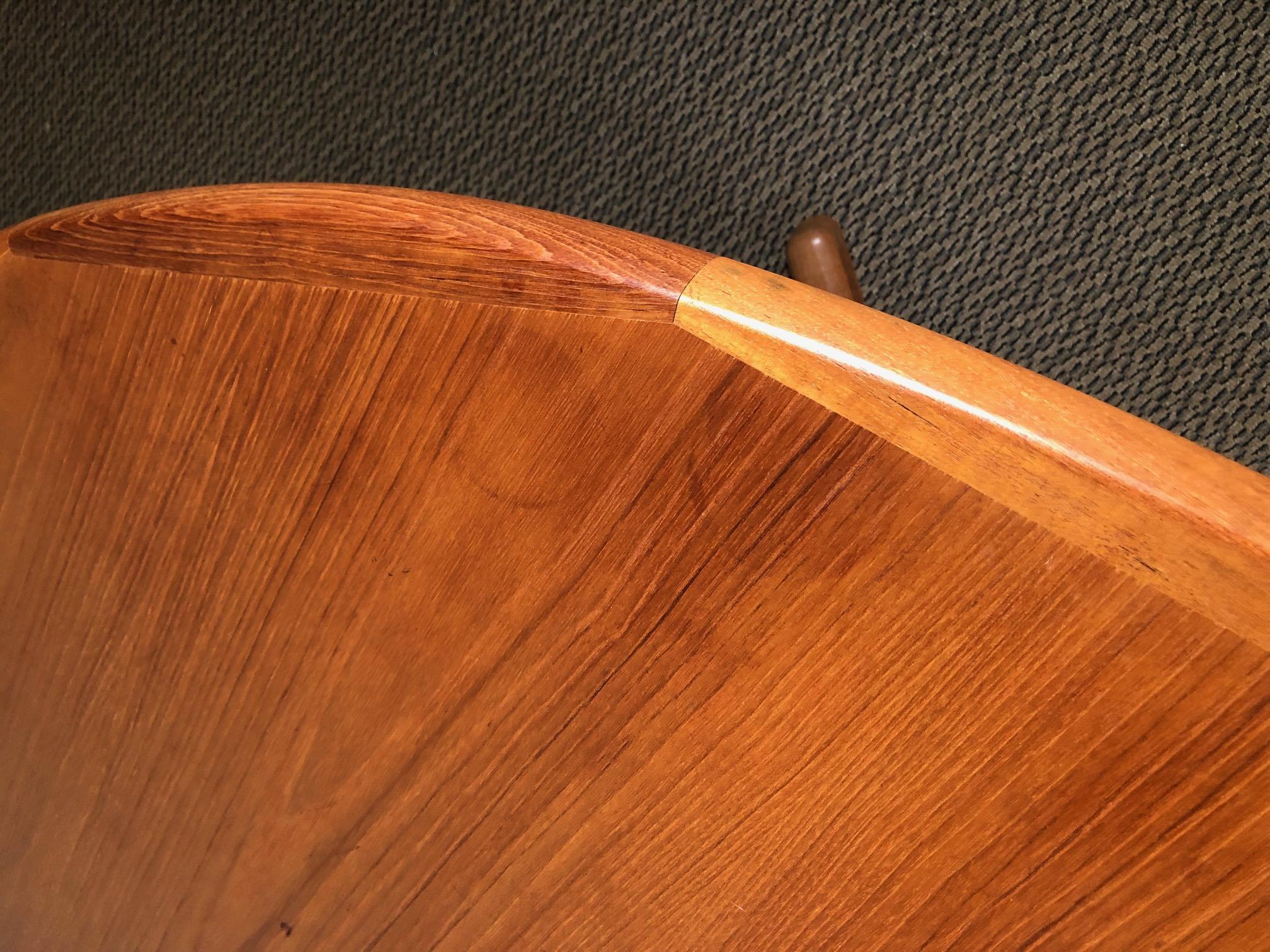 Midcentury Danish Teak Extending Dining Table with 2 Leaves For Sale 3