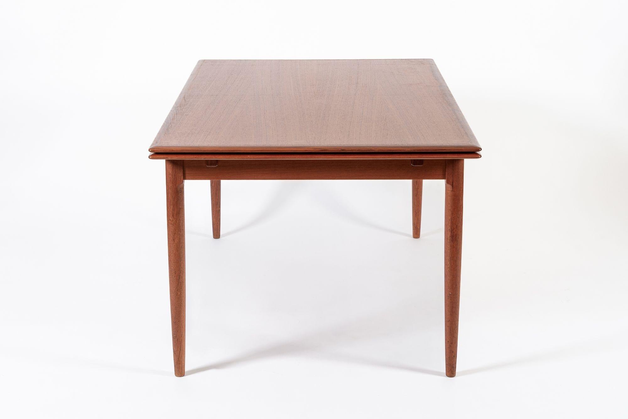 Mid Century Danish Teak Extension Dining Table by Kai Kristiansen (attr.) Moderno de mediados de siglo en venta
