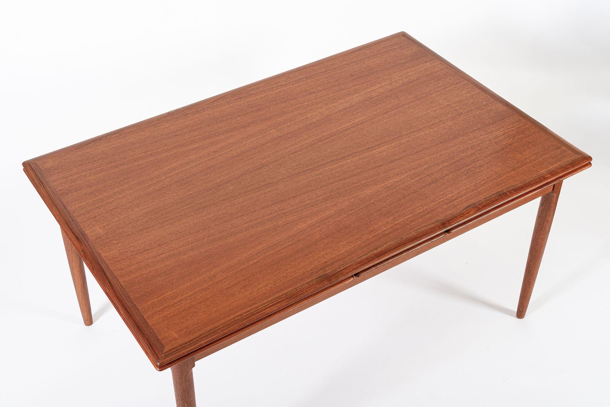 Mid Century Danish Teak Extension Dining Table by Kai Kristiansen (attr.) Danés en venta