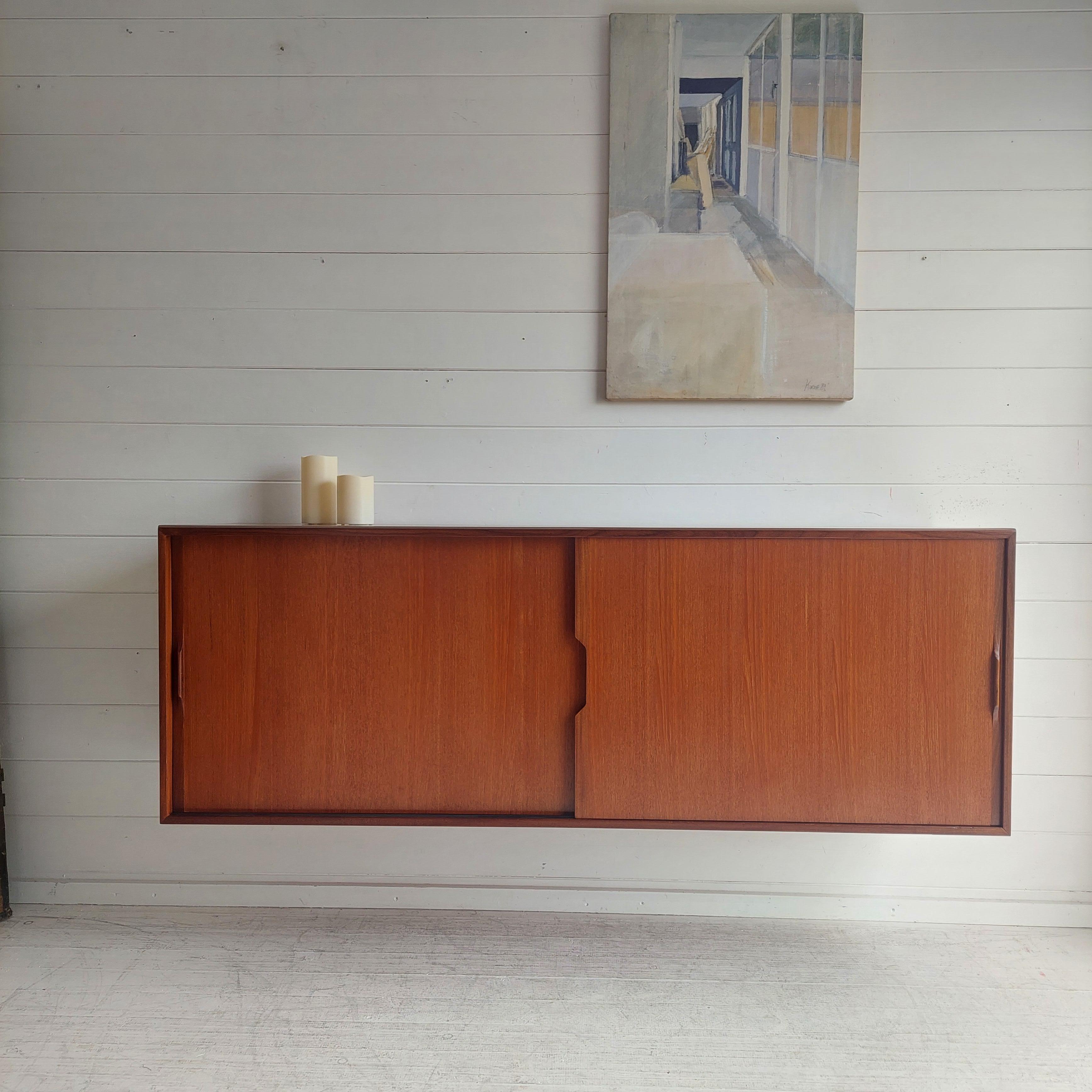 Danish Modern Teak Floating Credenza Sideboard  in the style of Skovby, c. 1960s

Beautifully made with nice detailing 
Made most probably in Denmark, this beautiful teak credenza is sure to receive plenty of compliments. 
Perfect  in size (142.5 cm