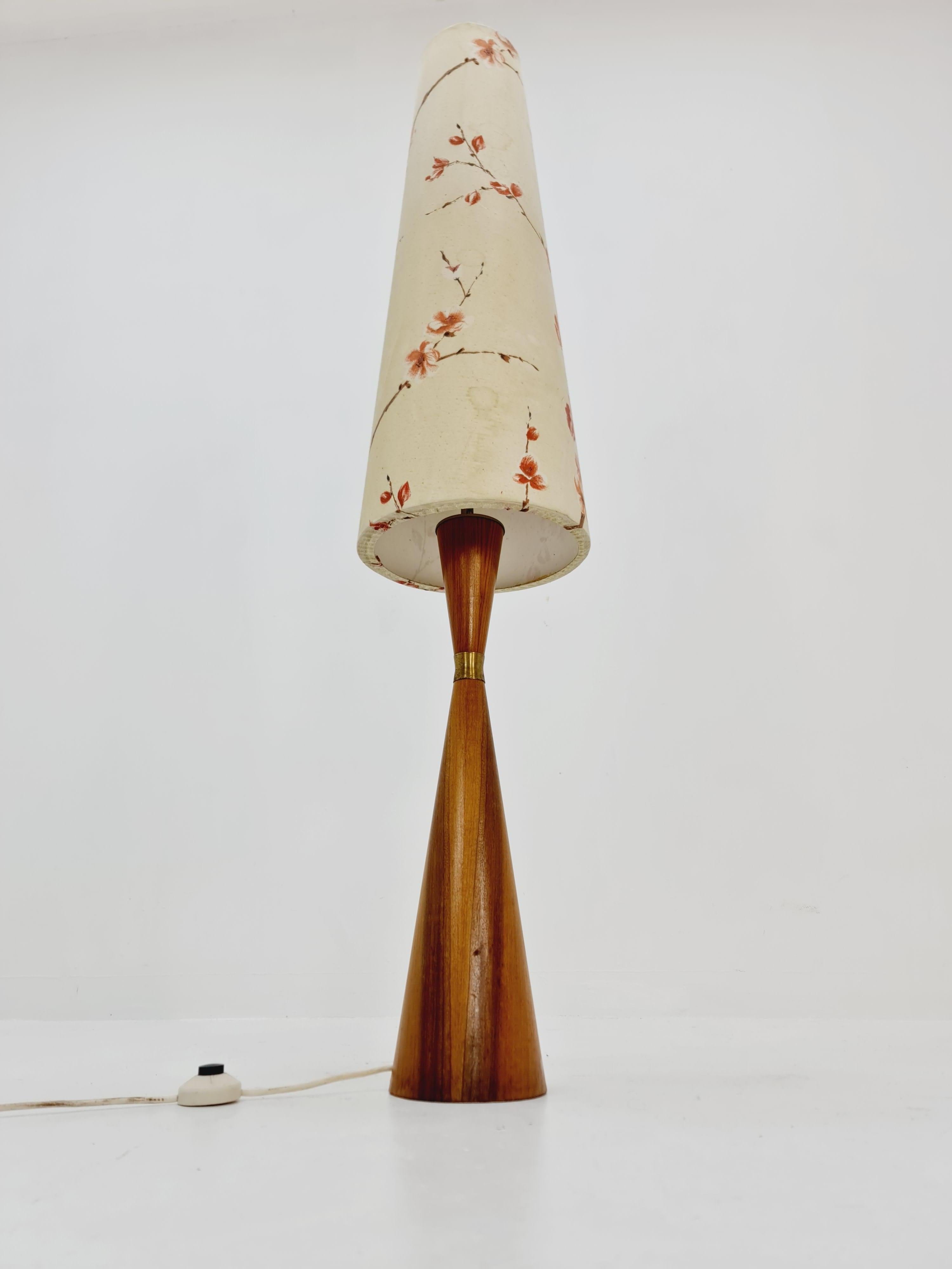 Dänische Teak-Stehlampe aus der Mitte des Jahrhunderts, 1960er Jahre (Moderne der Mitte des Jahrhunderts) im Angebot