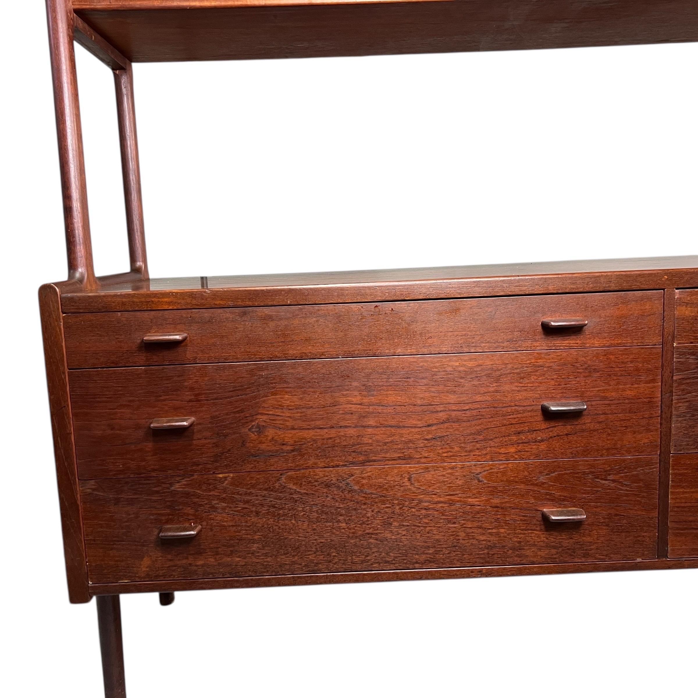 Conigliera galleggiante in teak danese del Mid Century Hans Wegner per Ry Mobler in vendita 4