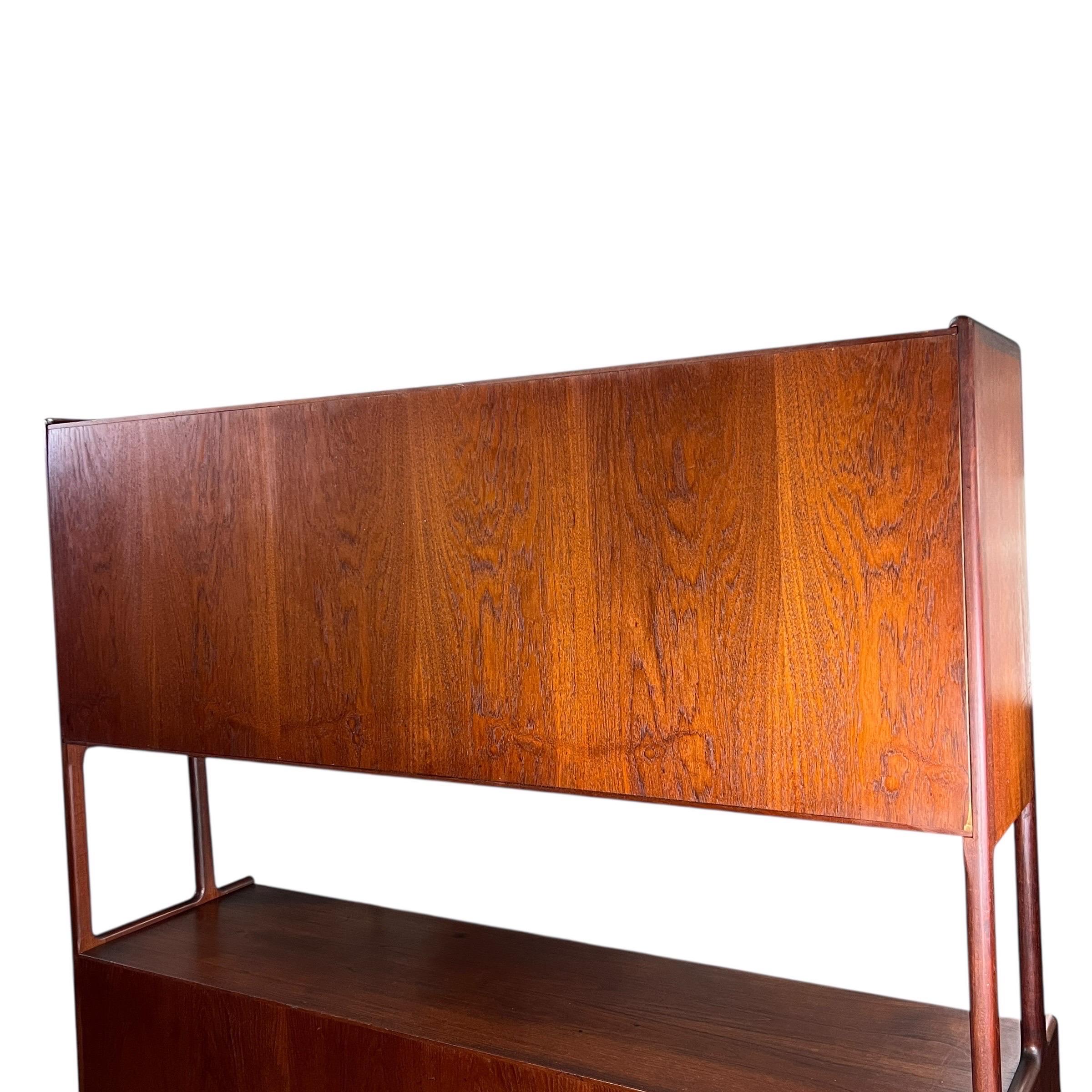 Conigliera galleggiante in teak danese del Mid Century Hans Wegner per Ry Mobler in vendita 5