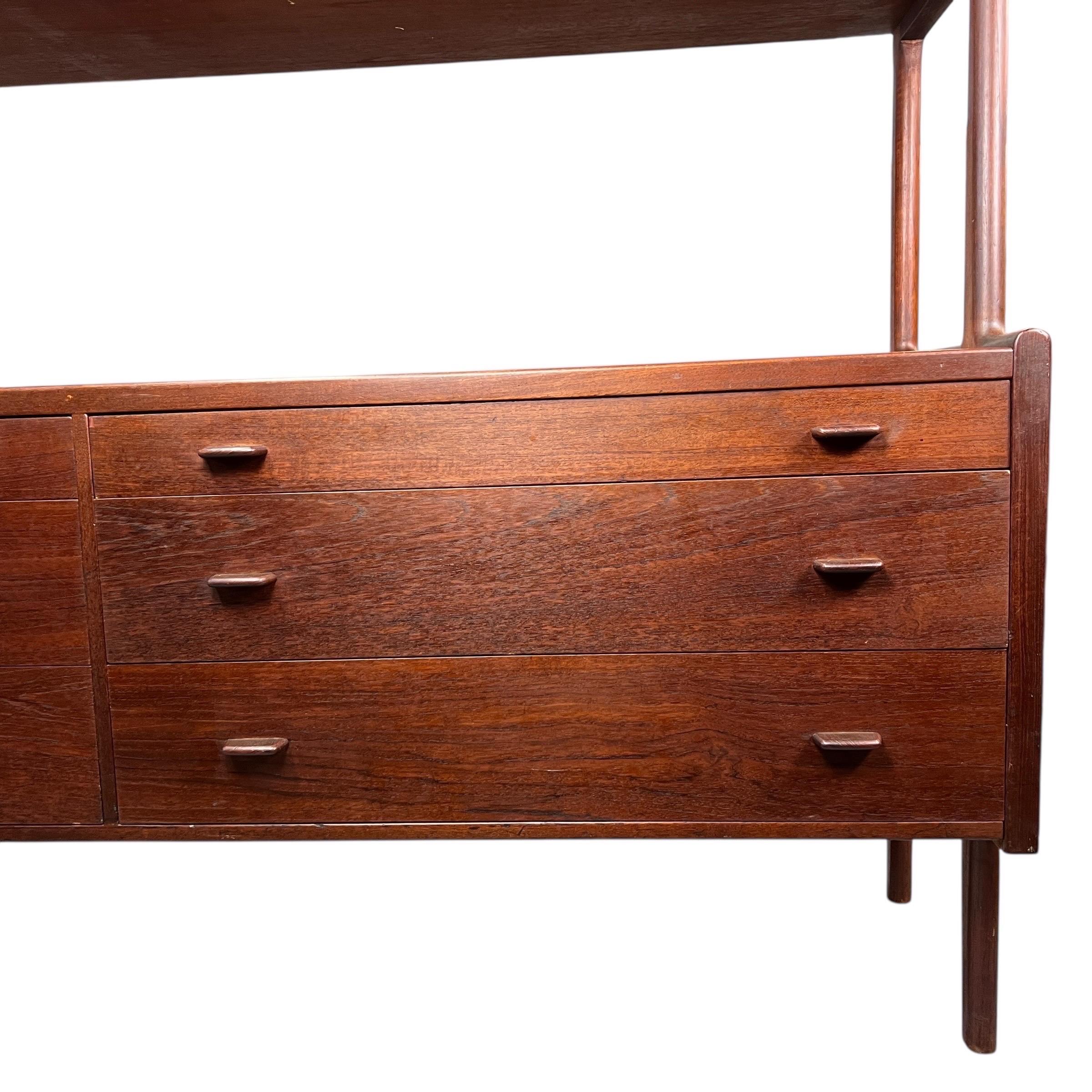 Altro Conigliera galleggiante in teak danese del Mid Century Hans Wegner per Ry Mobler in vendita