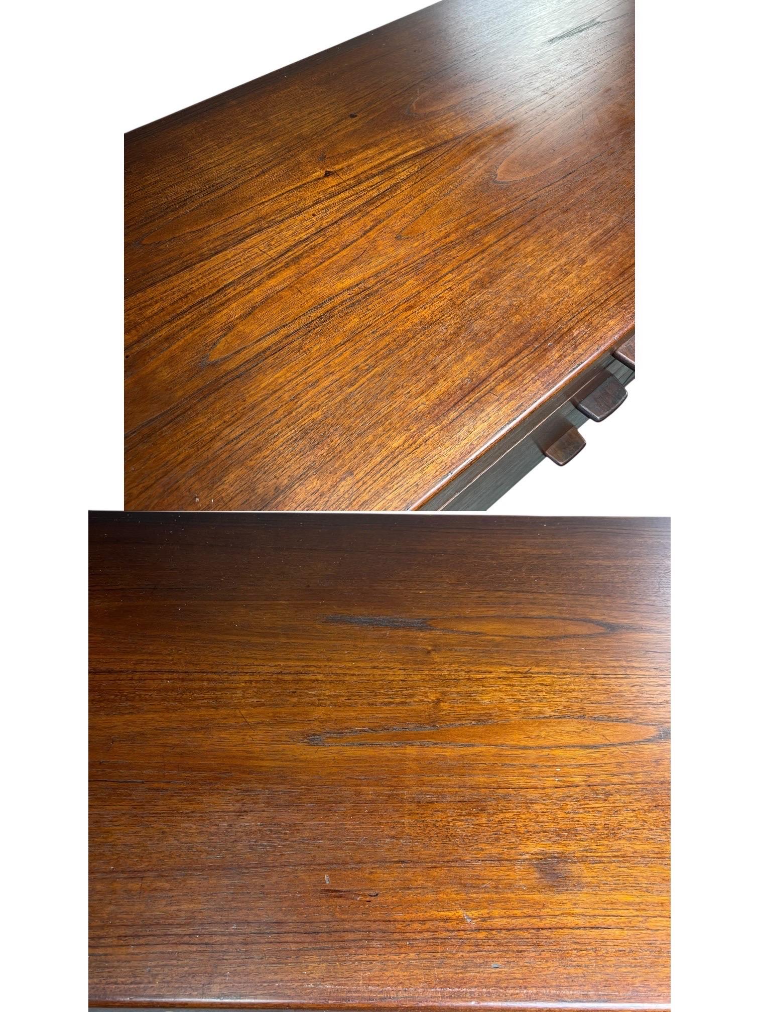 Teak Conigliera galleggiante in teak danese del Mid Century Hans Wegner per Ry Mobler in vendita