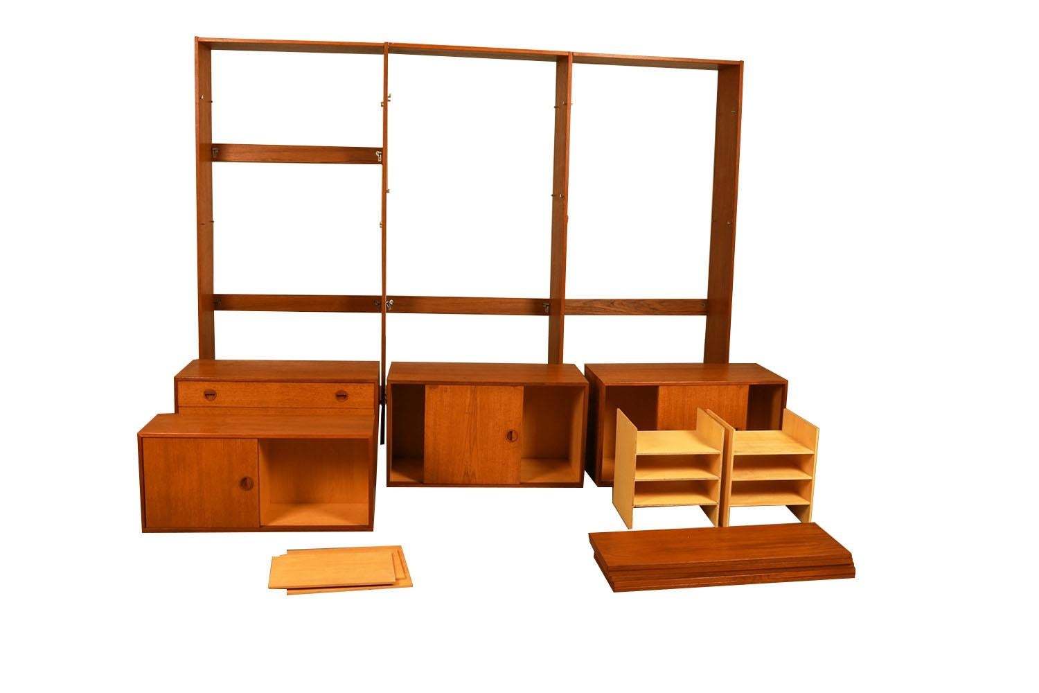 Mid-Century Danish Teak Hansen & Guldborg Wall Unit Bookcase Cabinet  For Sale 5