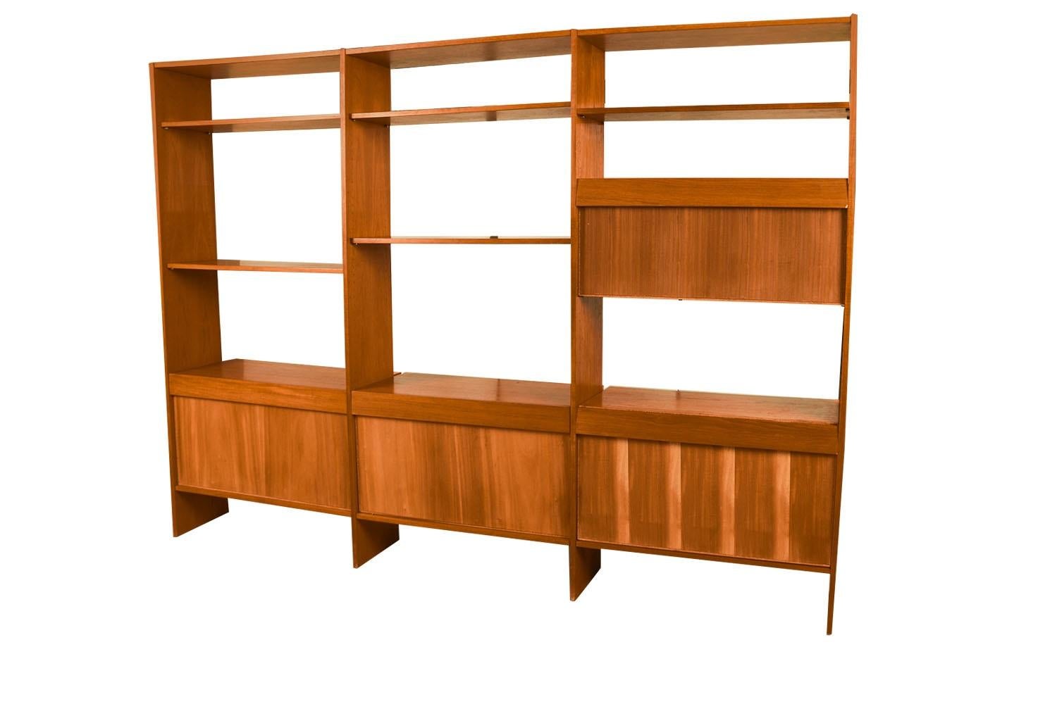 Mid-Century Danish Teak Hansen & Guldborg Wall Unit Bookcase Cabinet  For Sale 3