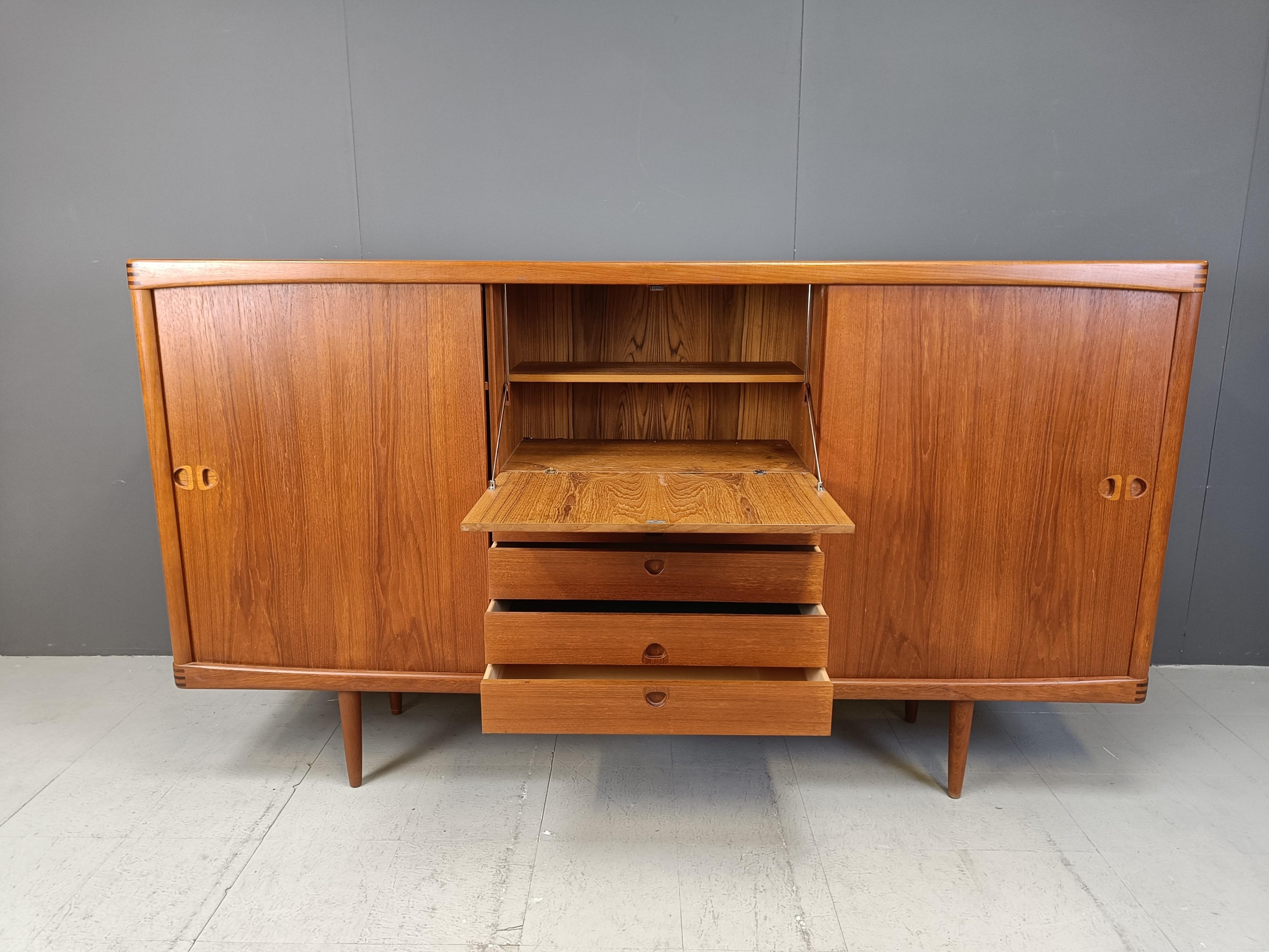 Credenza in teak danese di metà secolo di H.W. Klein per Bramin, anni '60 in vendita 4