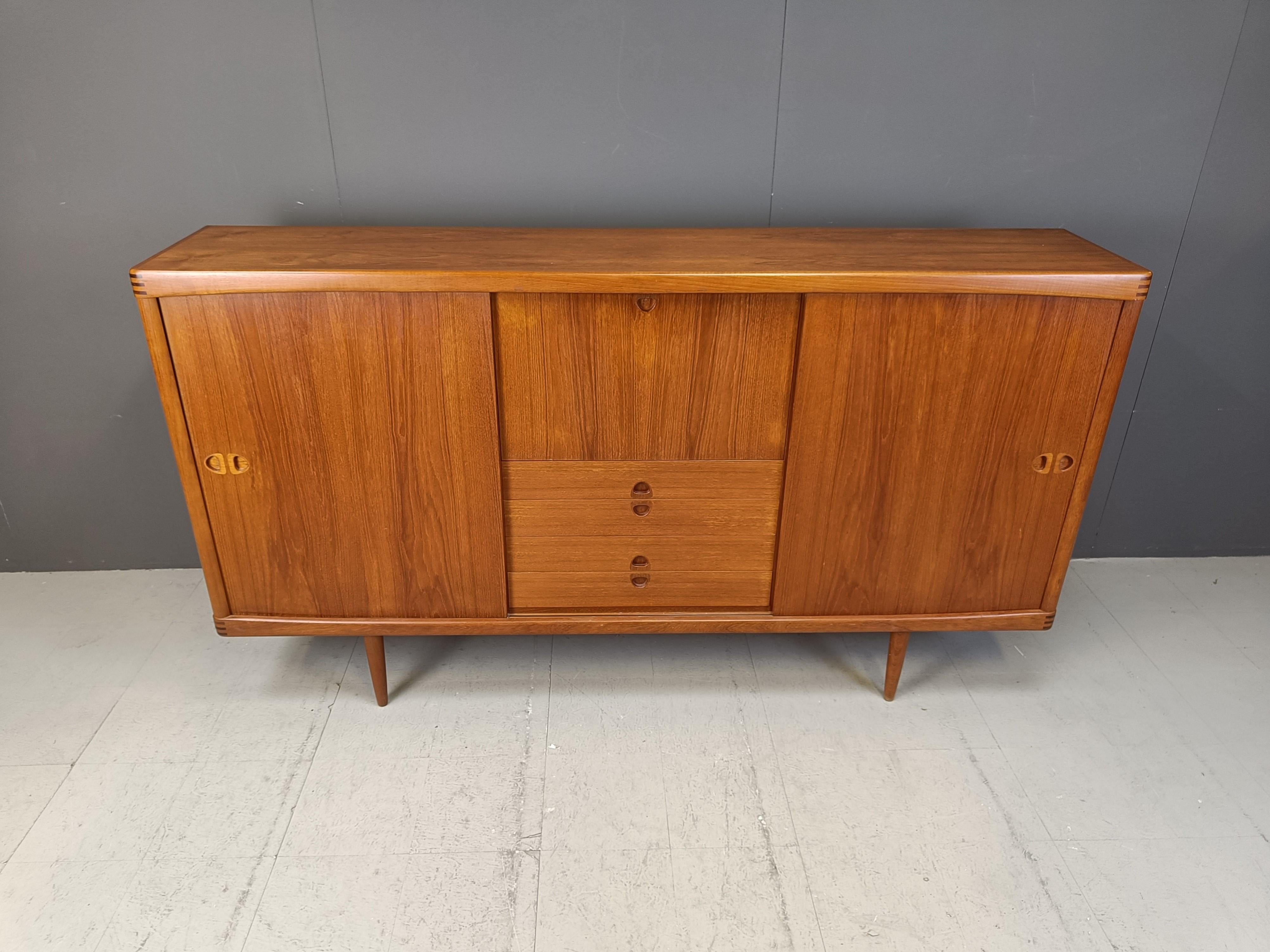 Metà XX secolo Credenza in teak danese di metà secolo di H.W. Klein per Bramin, anni '60 in vendita