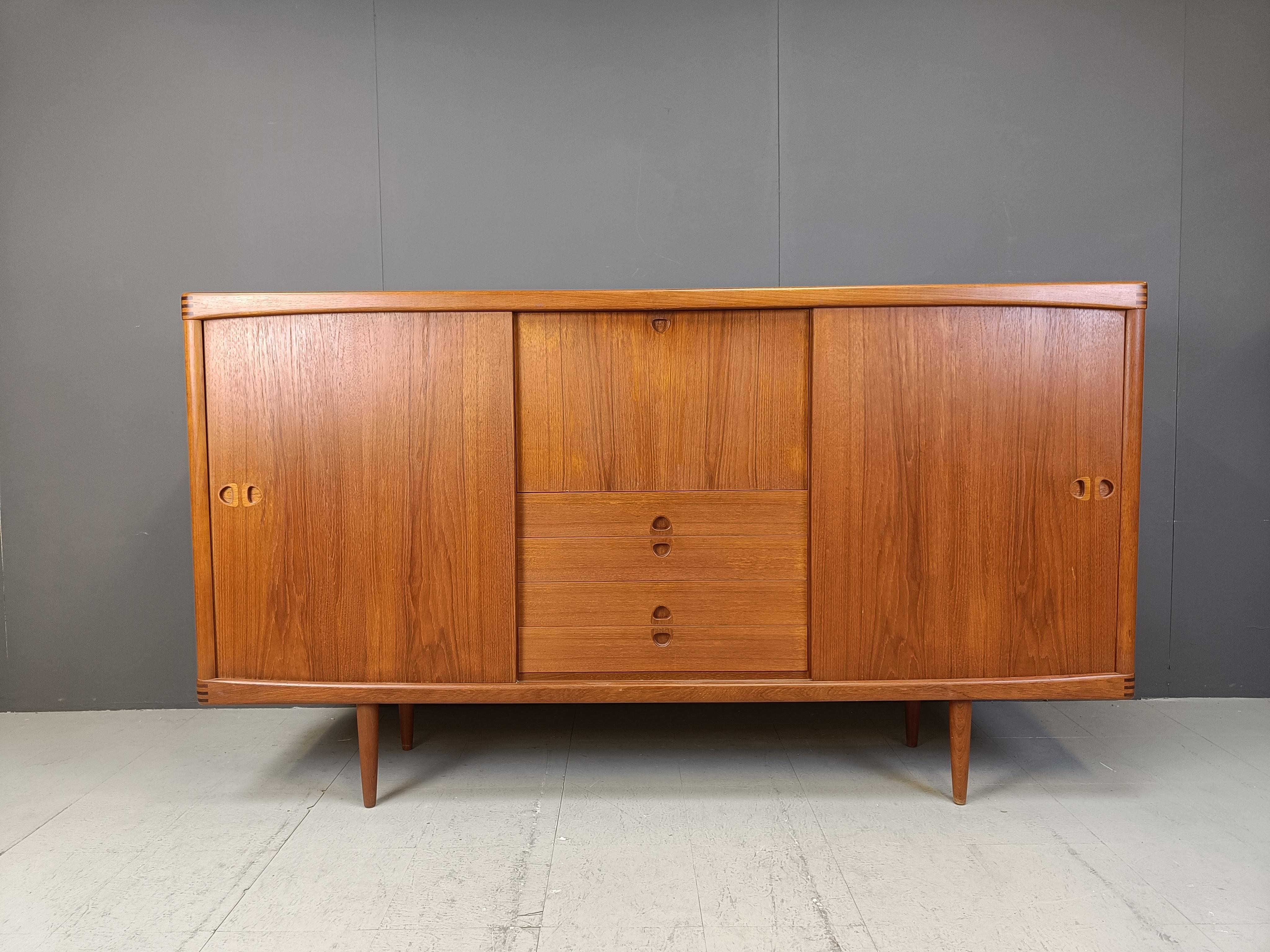 Teak Credenza in teak danese di metà secolo di H.W. Klein per Bramin, anni '60 in vendita