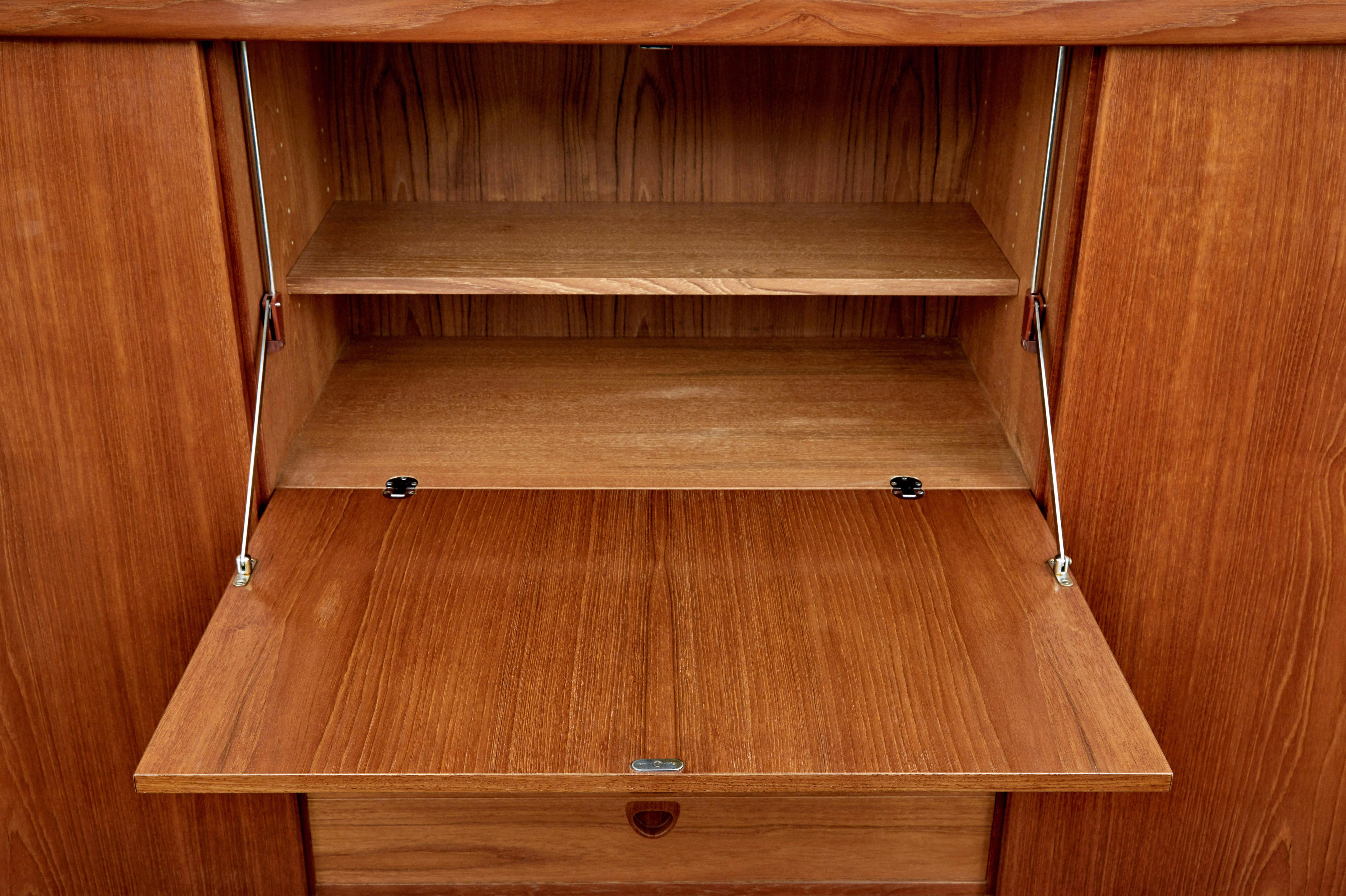 Credenza danese di metà secolo in teak di H.W. Klein per Bramin in vendita 3