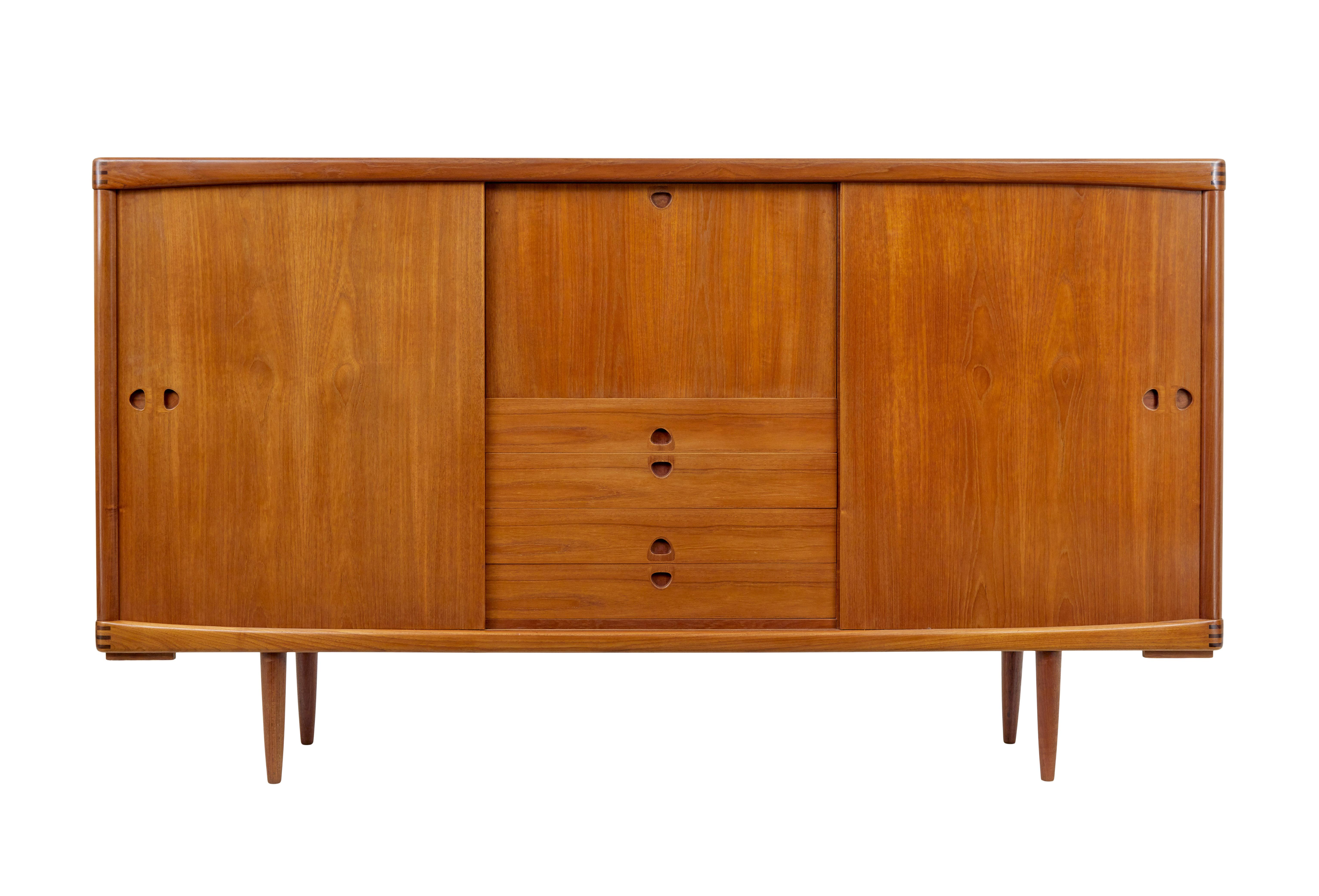 Mid century danish teak highboard by H.W.Klein for Bramin circa 1960.

Here we offer a highboard buffet designed by Norwegian designer h.W.Klein for danish furniture makers Bramin.

Made from solid teak.  Central cabinet with a single shelf which is