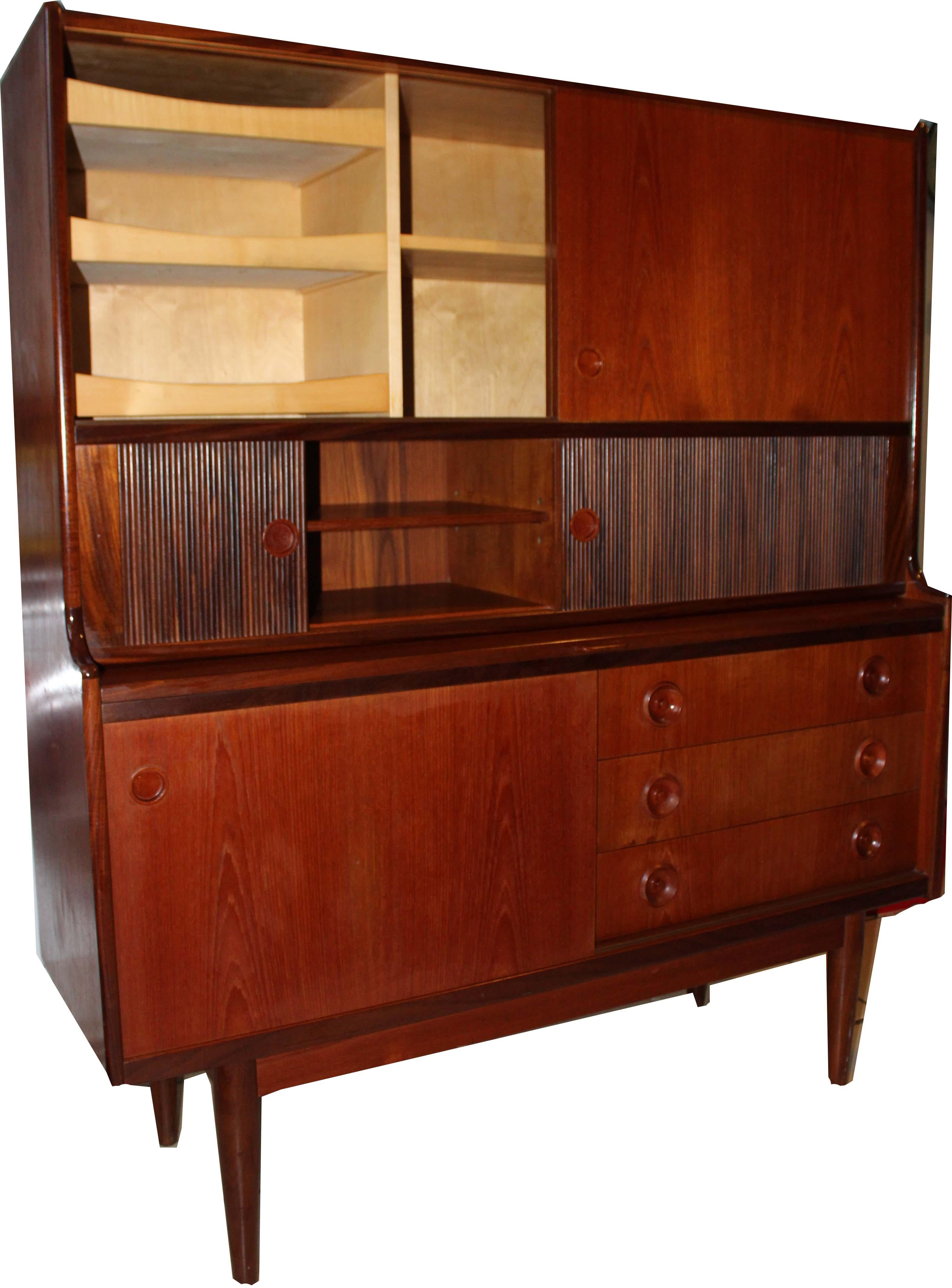 Dänischer Hutchschrank aus Teakholz, Johannes Andersen für Wilhelm Schaum Oy, Mitte des Jahrhunderts im Angebot 8