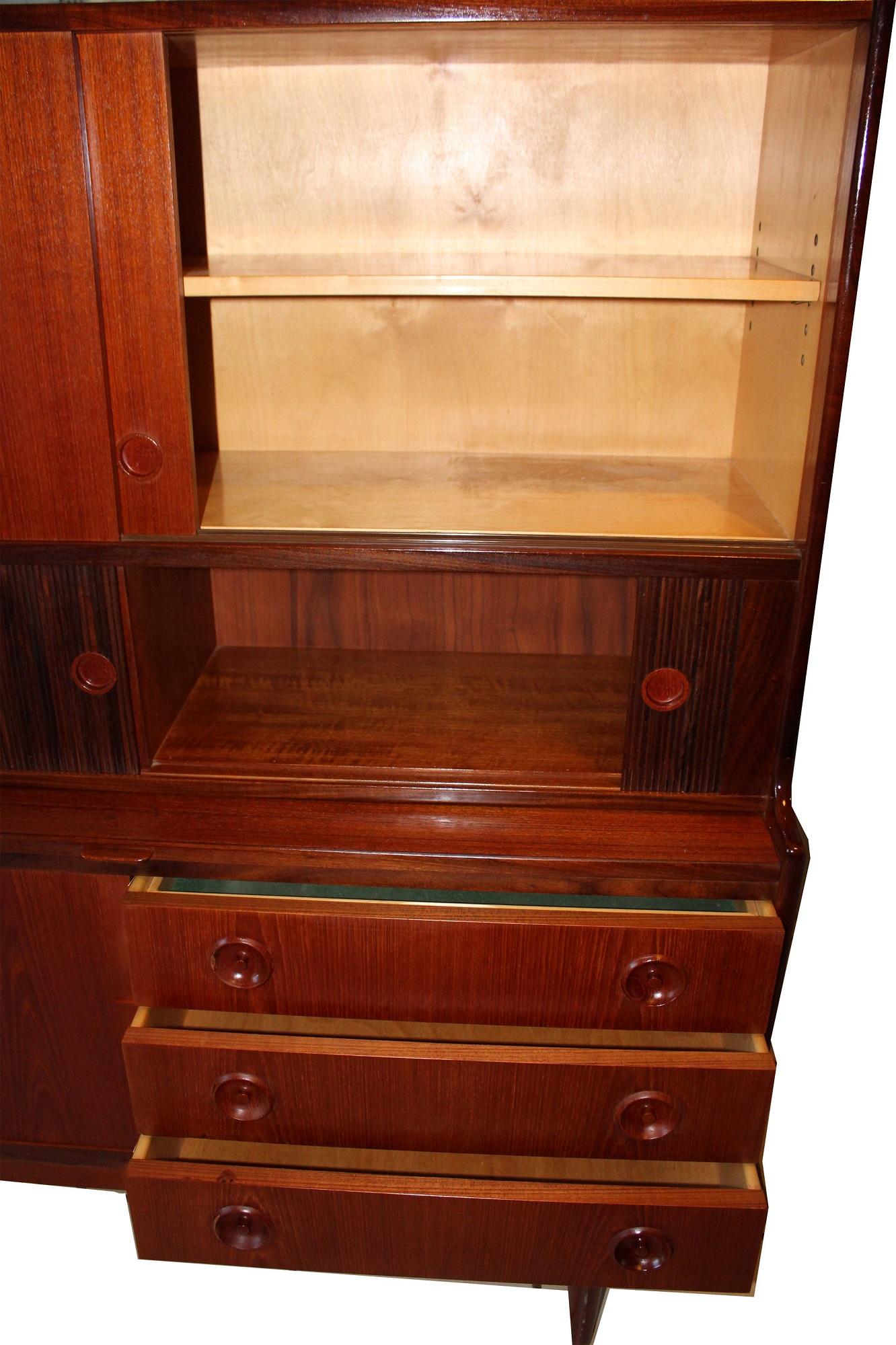 Dänischer Hutchschrank aus Teakholz, Johannes Andersen für Wilhelm Schaum Oy, Mitte des Jahrhunderts im Angebot 10