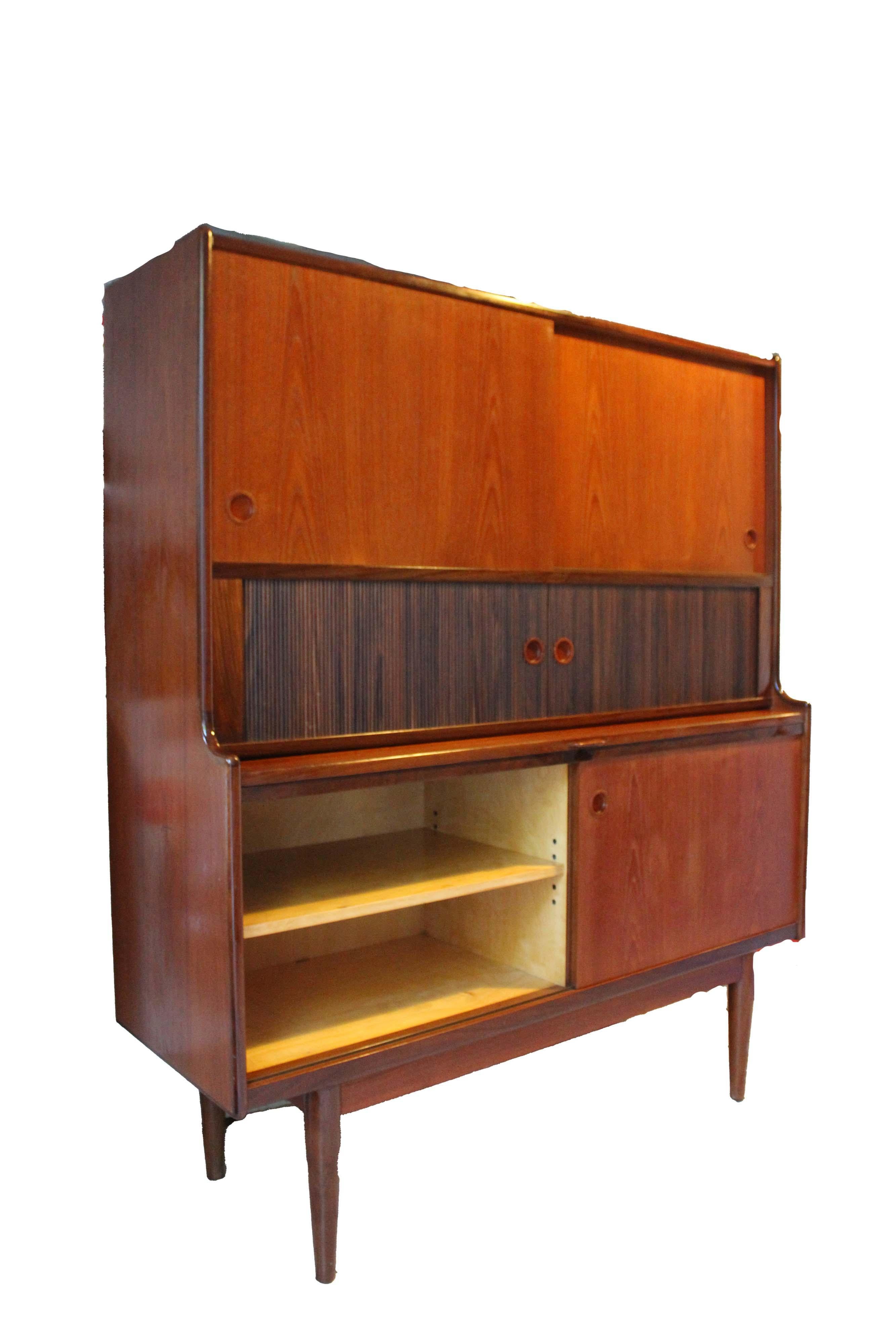Dänischer Hutchschrank aus Teakholz, Johannes Andersen für Wilhelm Schaum Oy, Mitte des Jahrhunderts im Angebot 11