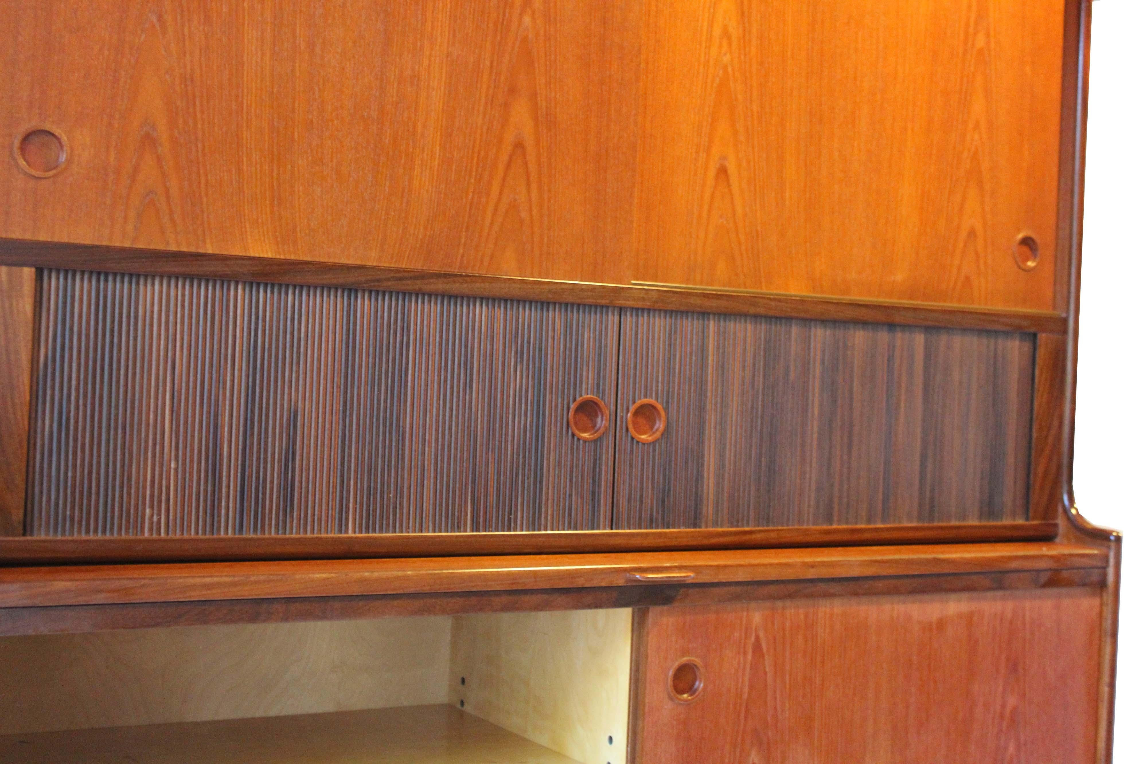 Dänischer Hutchschrank aus Teakholz, Johannes Andersen für Wilhelm Schaum Oy, Mitte des Jahrhunderts im Angebot 13