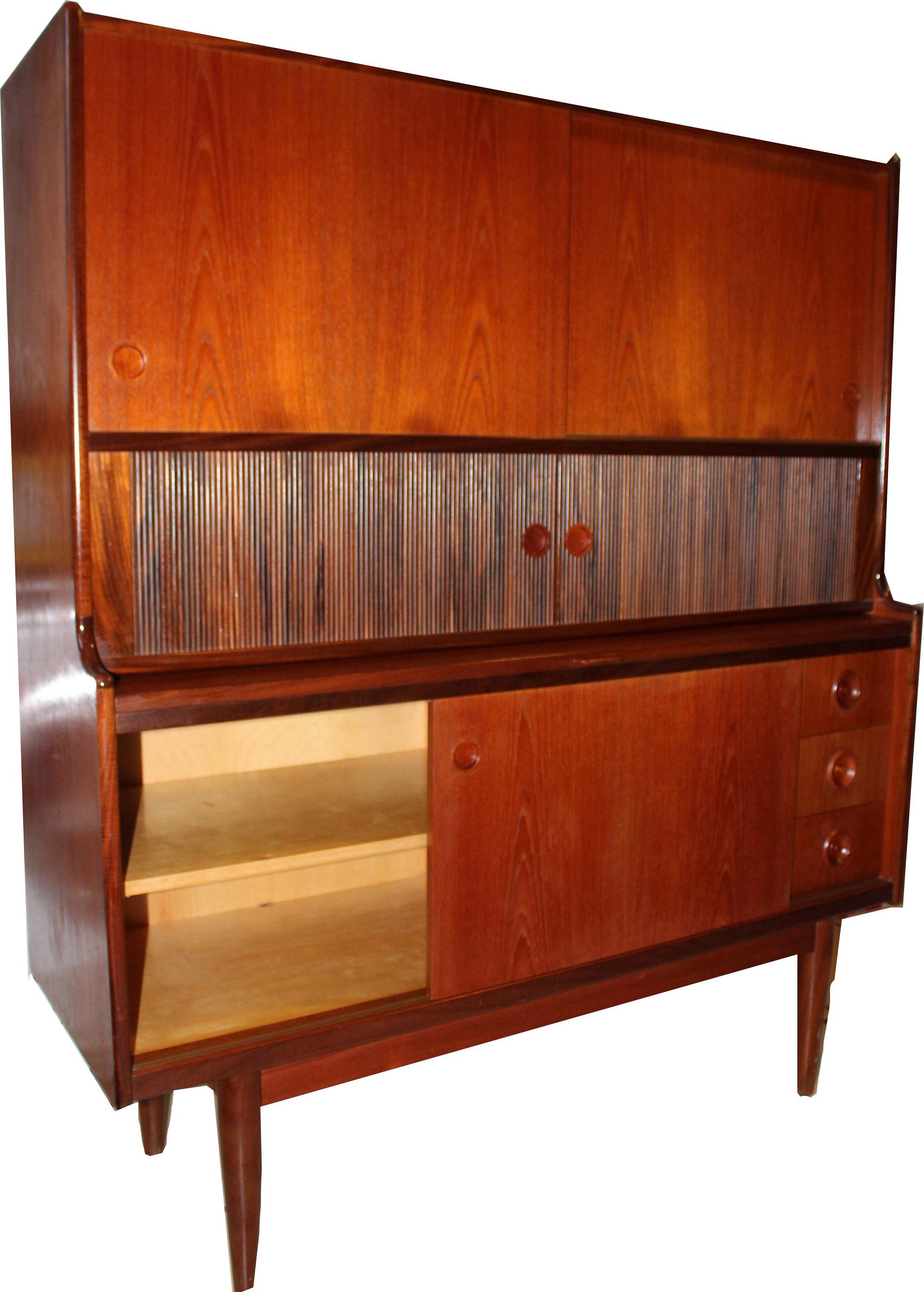 Dänischer Hutchschrank aus Teakholz, Johannes Andersen für Wilhelm Schaum Oy, Mitte des Jahrhunderts im Angebot 4