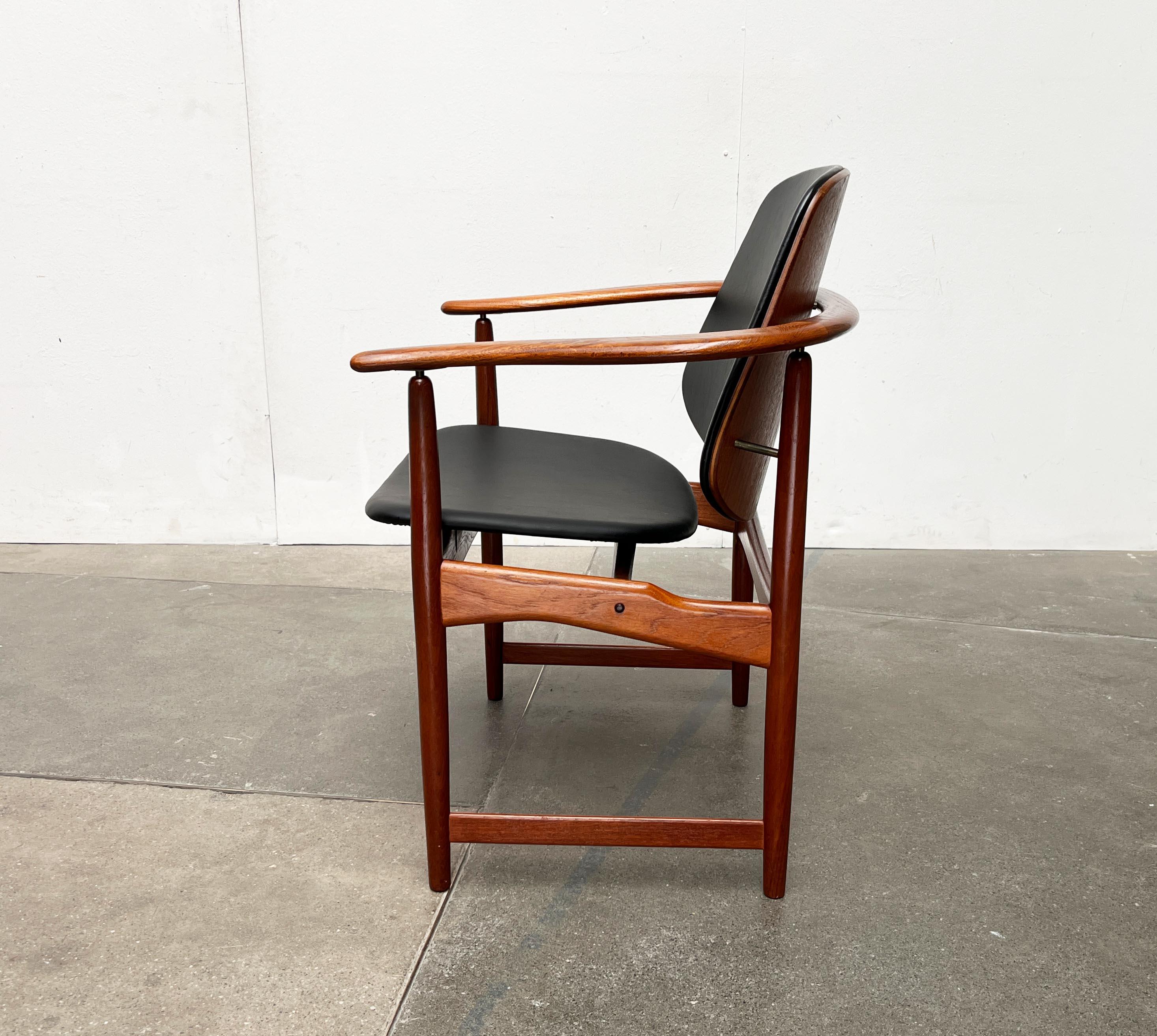 Silla King danesa de teca de mediados de siglo de Arne Hovmand-Olsen para Onsild Møbelfabrik en venta 3
