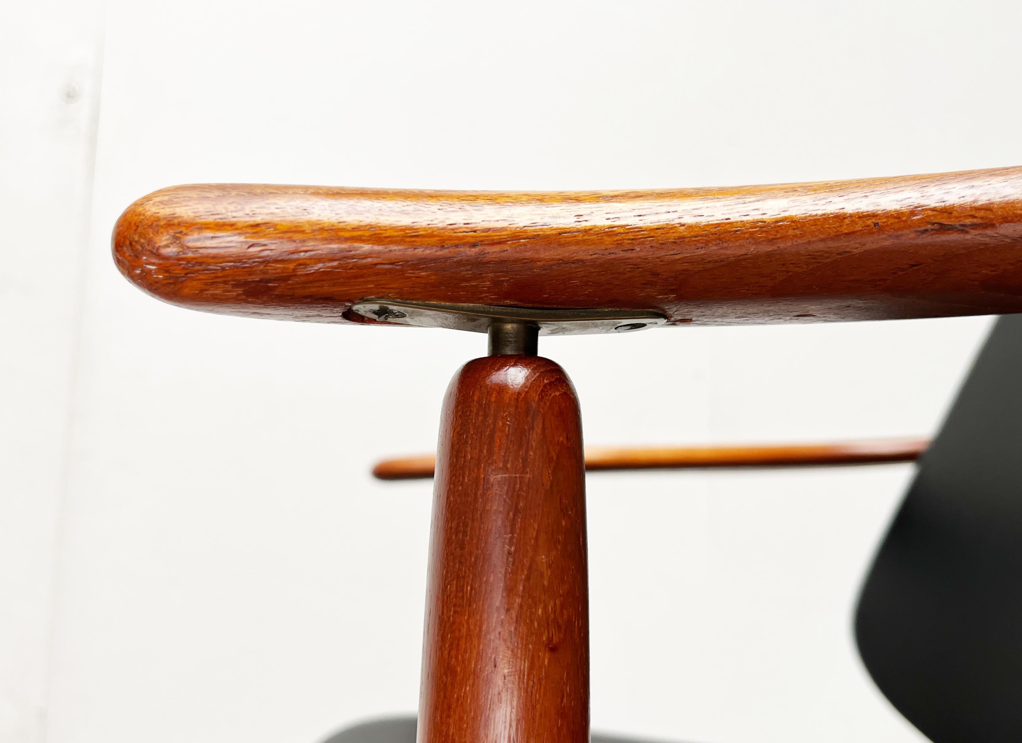 Silla King danesa de teca de mediados de siglo de Arne Hovmand-Olsen para Onsild Møbelfabrik en venta 5