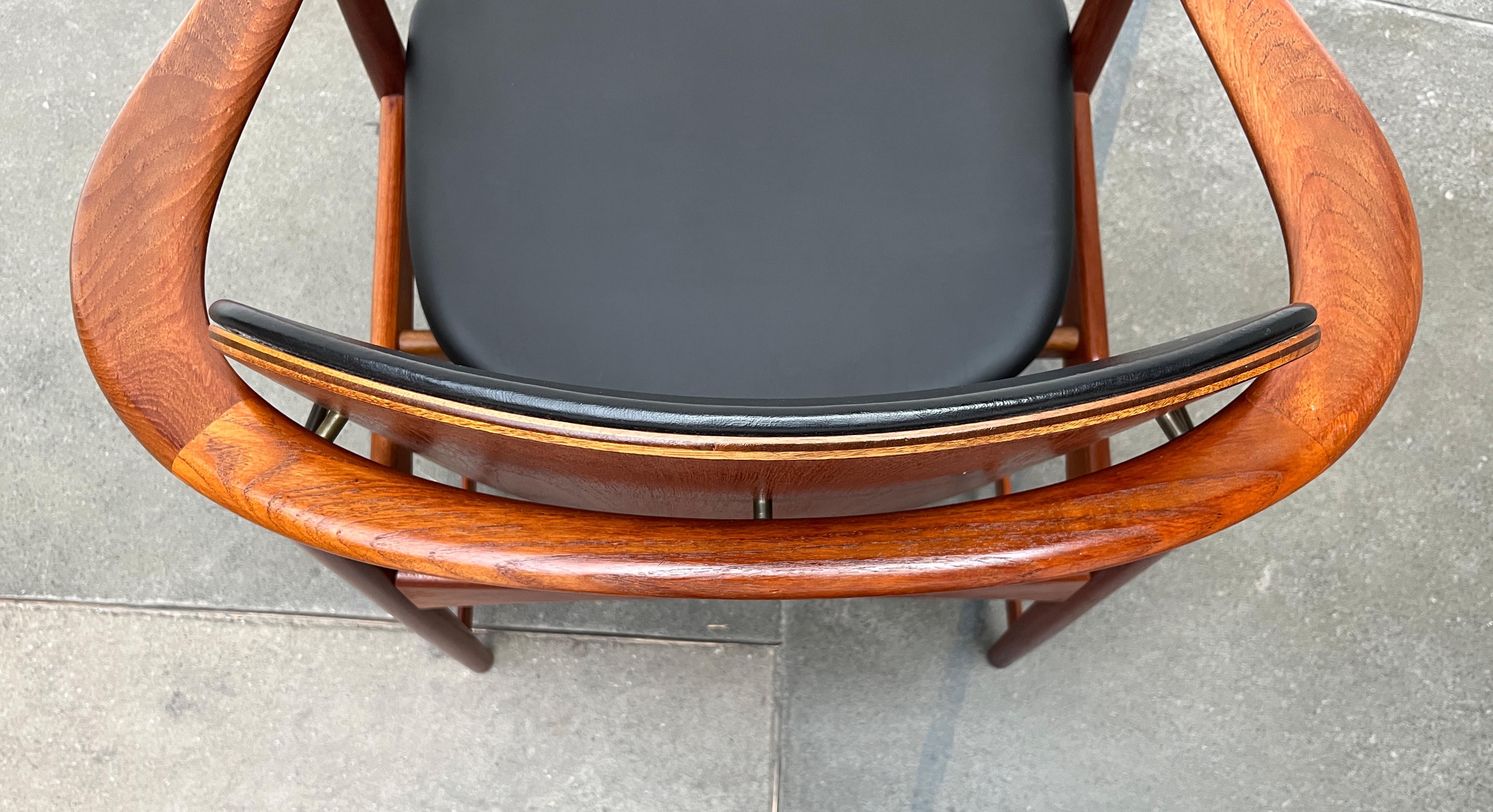 Silla King danesa de teca de mediados de siglo de Arne Hovmand-Olsen para Onsild Møbelfabrik en venta 10