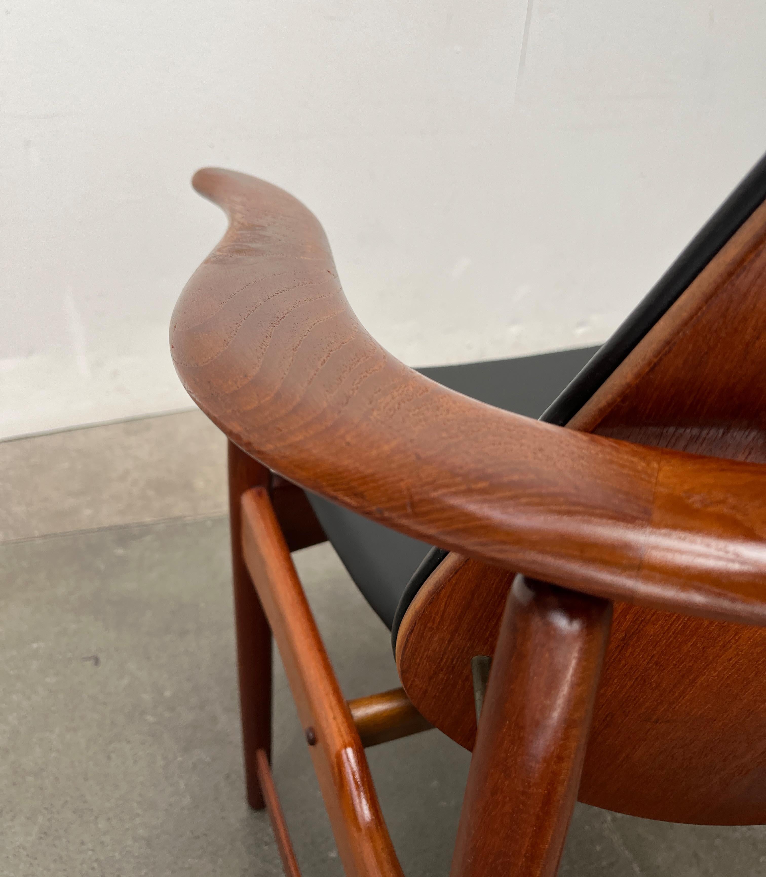 Silla King danesa de teca de mediados de siglo de Arne Hovmand-Olsen para Onsild Møbelfabrik en venta 11