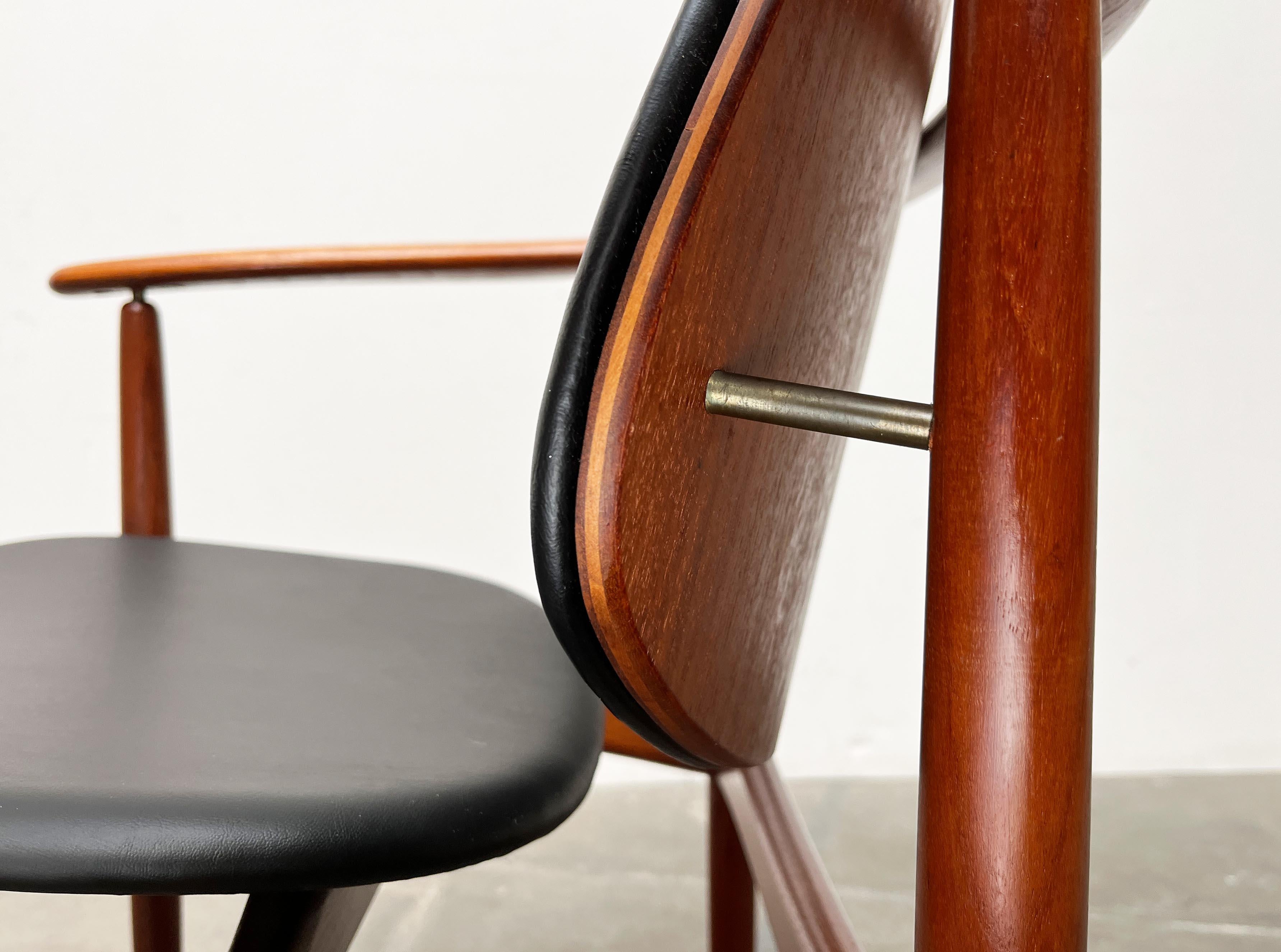 Silla King danesa de teca de mediados de siglo de Arne Hovmand-Olsen para Onsild Møbelfabrik Danés en venta
