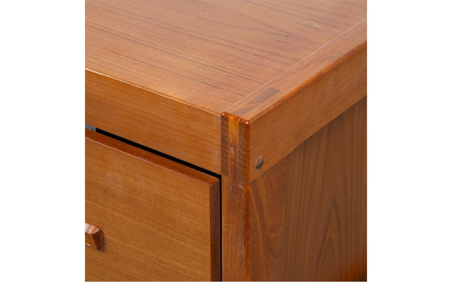 Danese Scrivania direzionale grande in teak danese di metà secolo in vendita