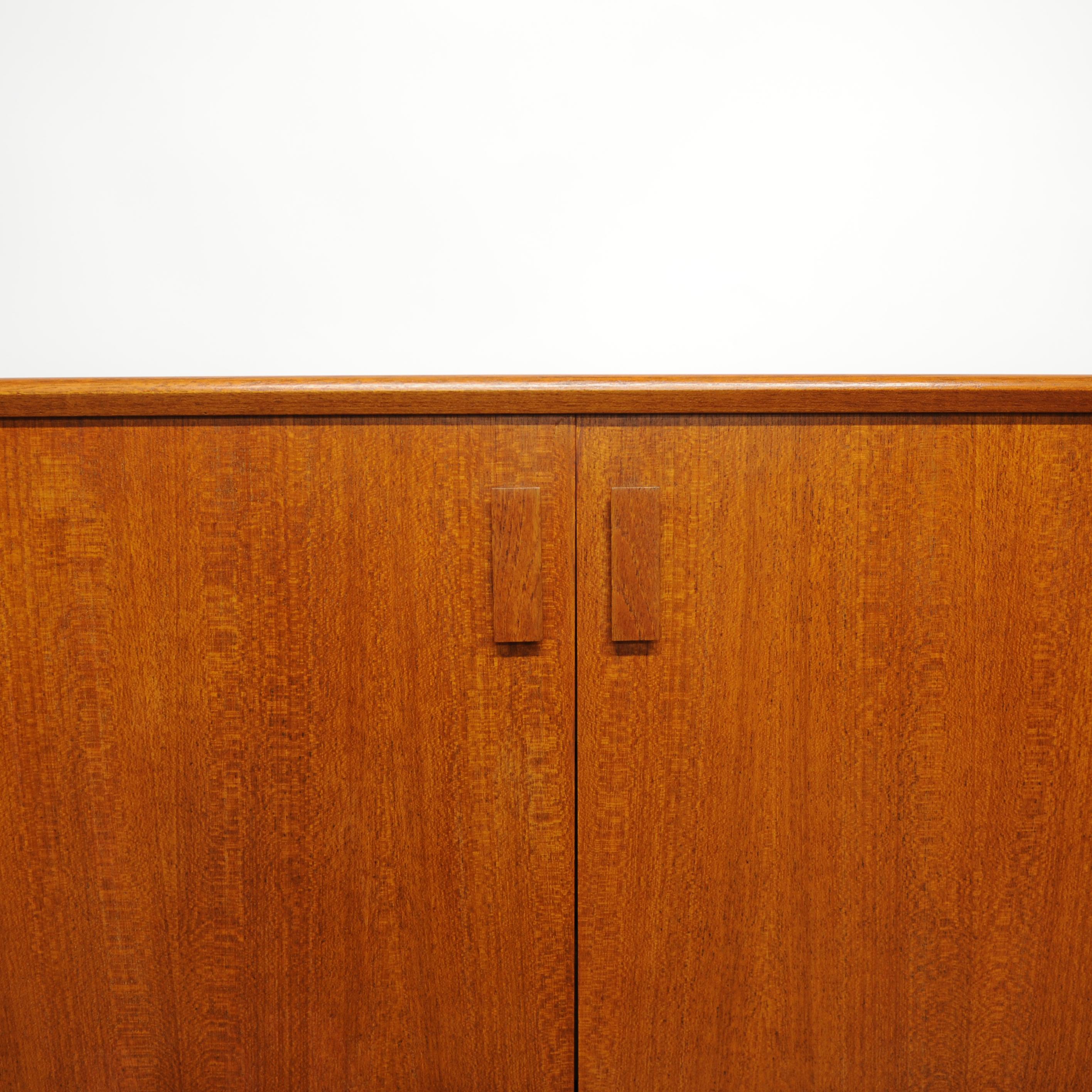Mid-Century Danish Teak Long Sideboard with Sliding Doors, 1960s In Good Condition For Sale In Chesham, GB