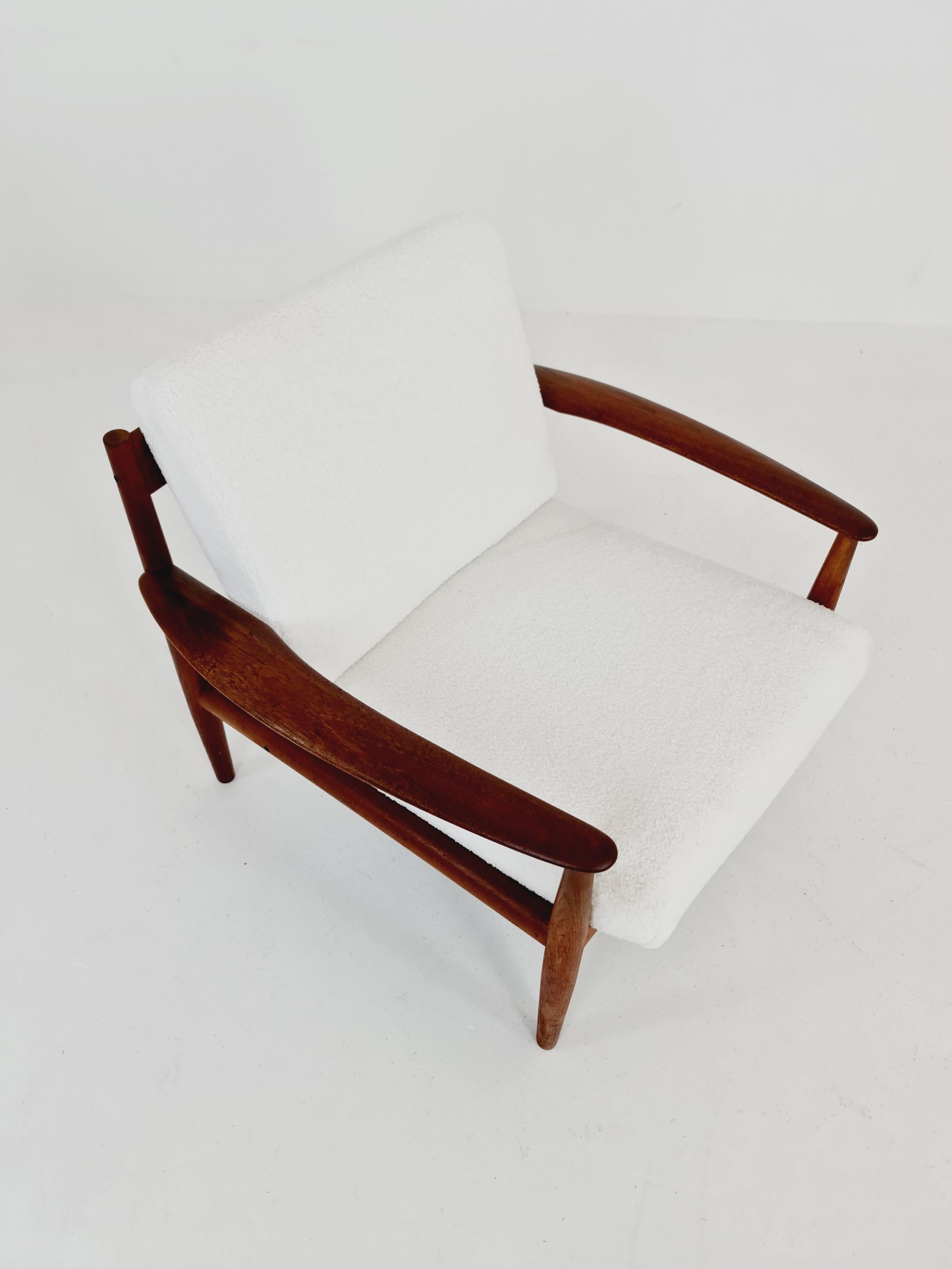 Mid-century Rare Danish teak lounge chair/ Easy chair by Grete Jalk For France &Son , 1960s

Design year: 1960s 

Style: vintage, Danish modern 

Designed by: Grete Jalk For France &Son

Matching sofa is also available 

It is in great condition.