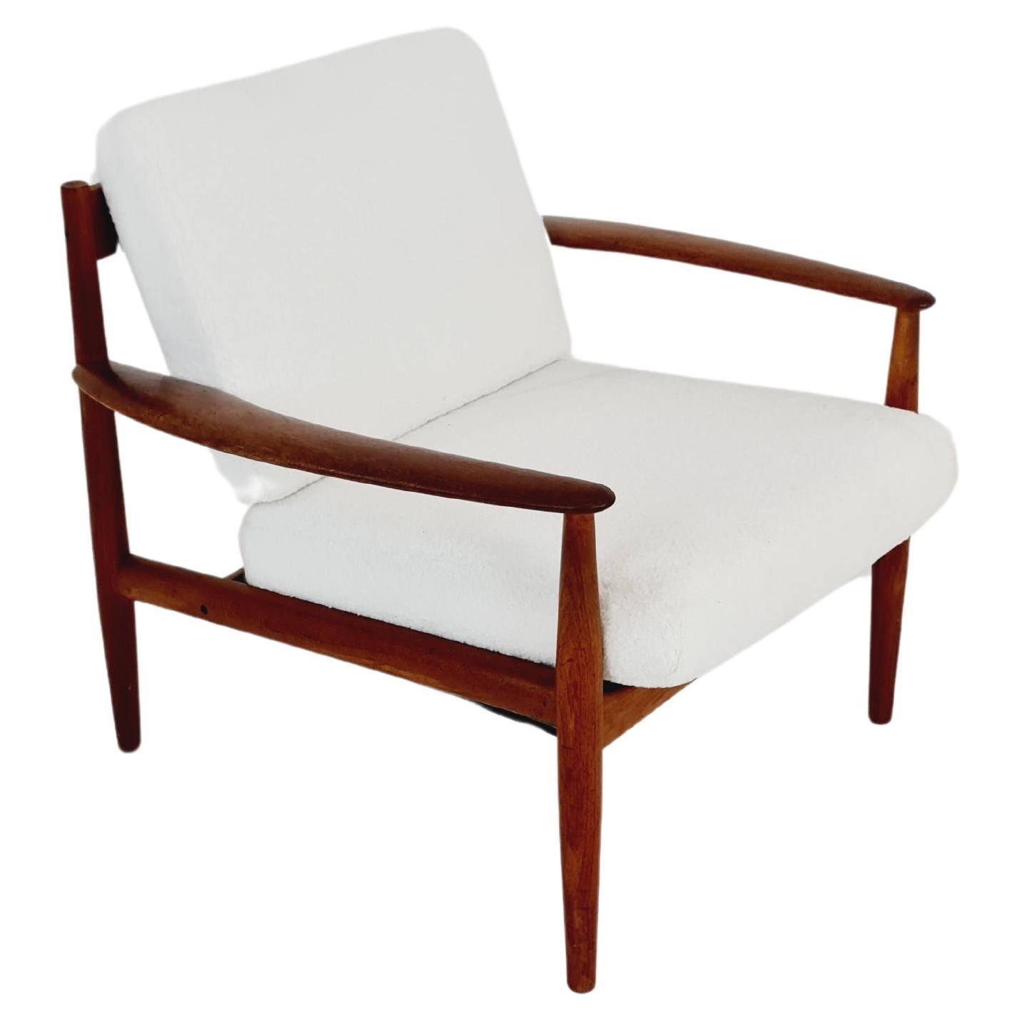 Mid-century Danish teak lounge chair/ Easy chair by Grete Jalk For France & Son For Sale