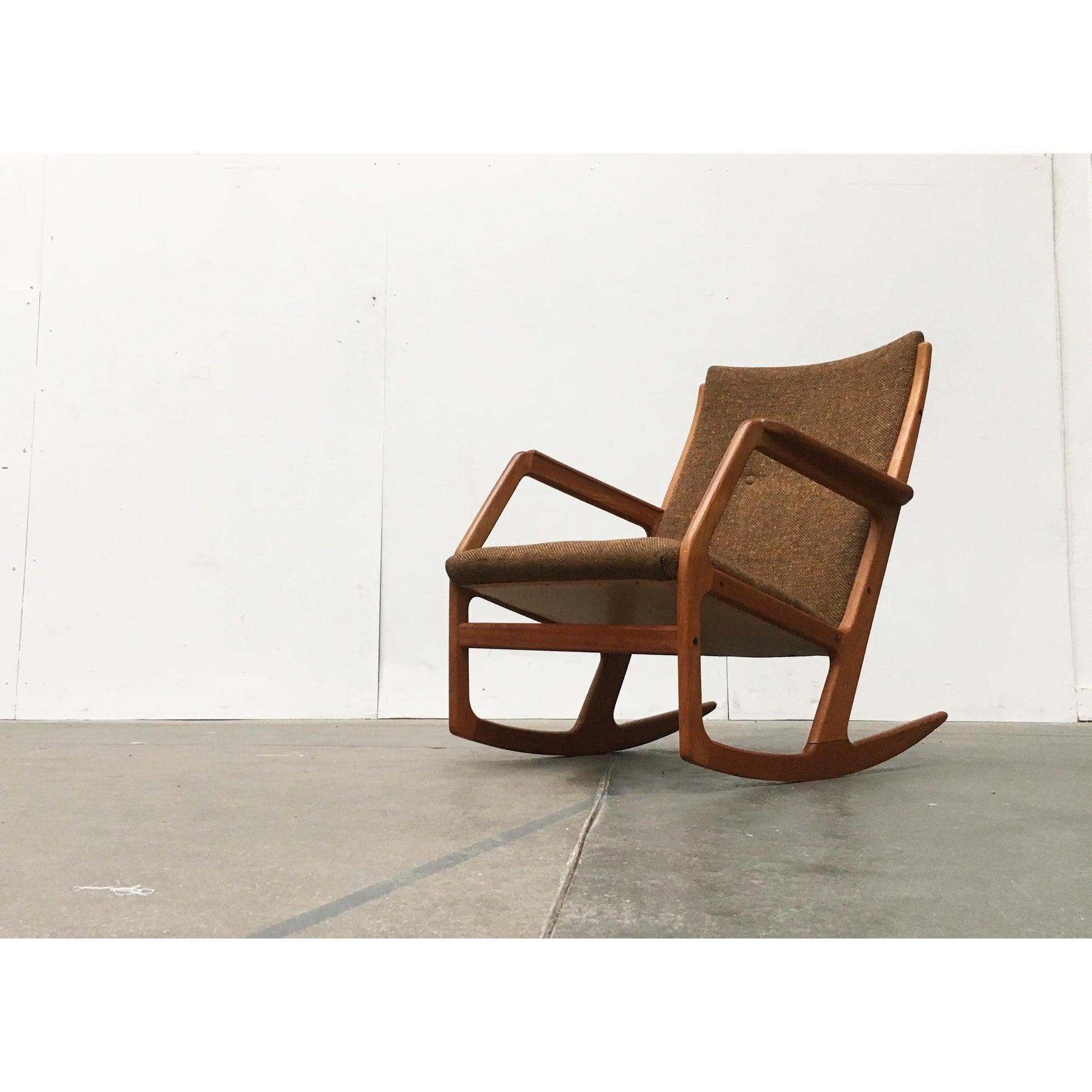 Rare Model 100 Rocking Chair by Danish manufacturers cube Møbler, designed by Søren Georg Jensen from the 60s.

A rare emerging Jensen design. Unlike the common Jensen rocking chairs, the characteristic sickle-shaped blades are directed backward in