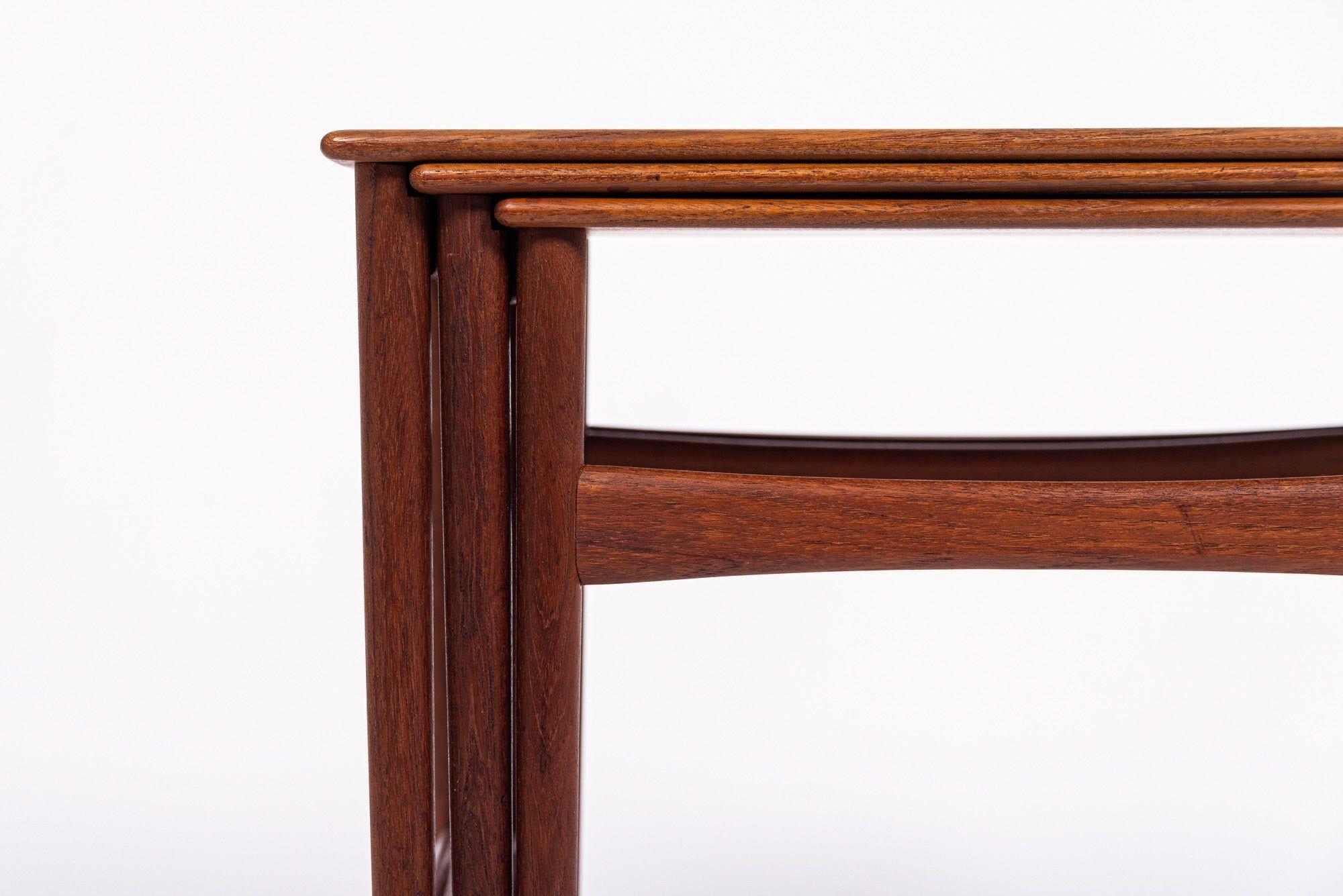 Tables gigognes danoises du milieu du siècle dernier par Hans J. Wegner, années 1960 en vente 5