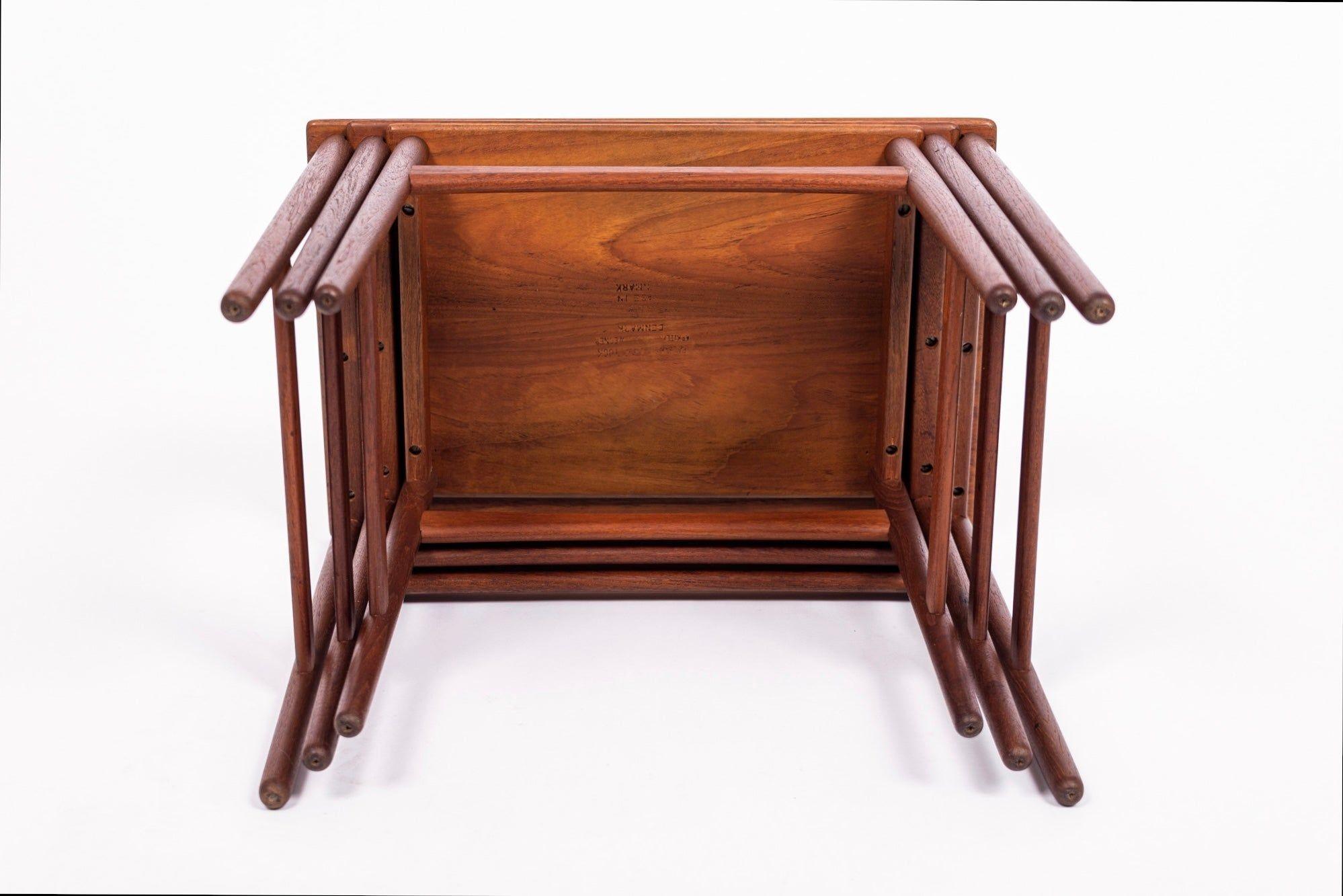 Tables gigognes danoises du milieu du siècle dernier par Hans J. Wegner, années 1960 en vente 6