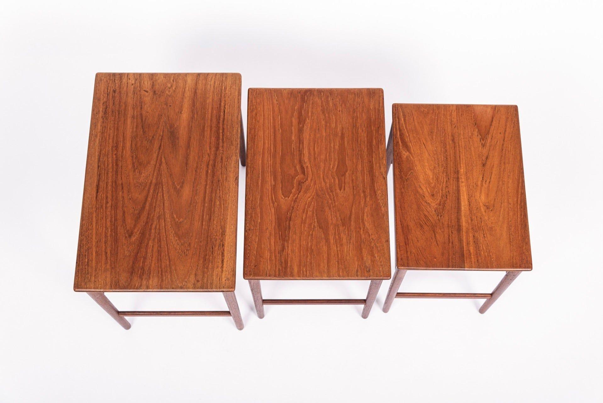 Danois Tables gigognes danoises du milieu du siècle dernier par Hans J. Wegner, années 1960 en vente