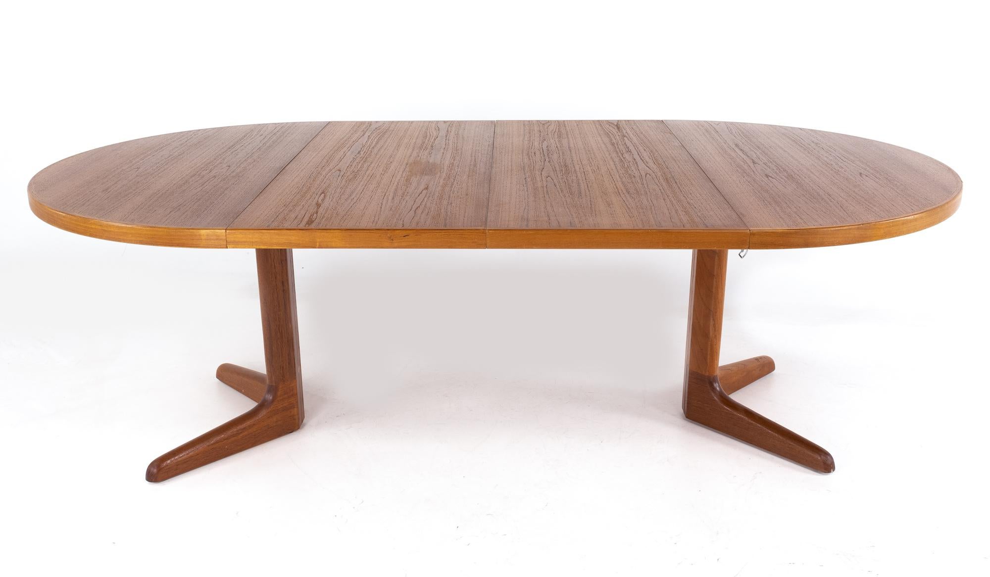 Mid Century Danish Teak Pedestal Base Dining Table with 2 Leaves 5