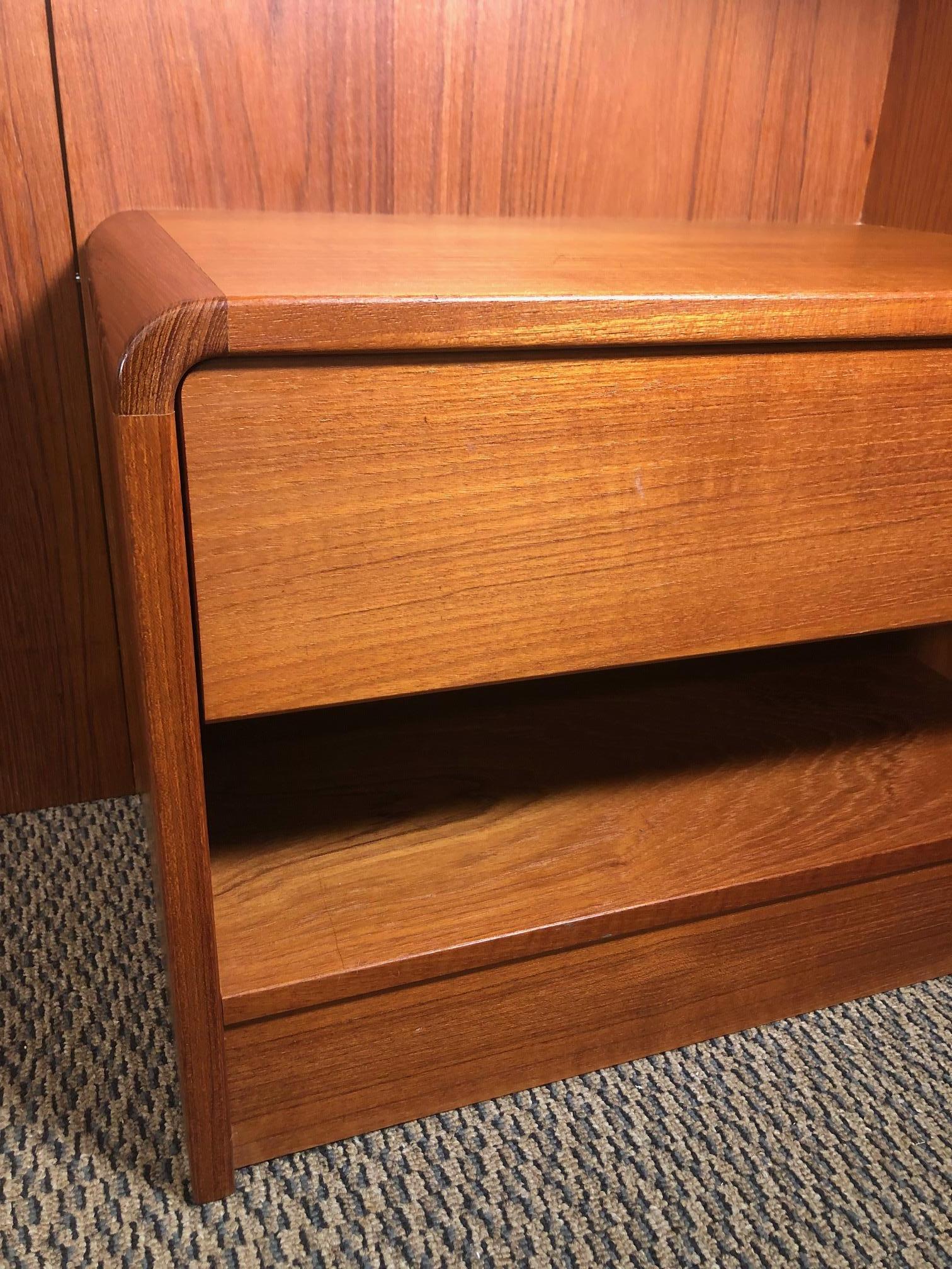 Midcentury Danish Teak Queen Size Headboard with Nightstands For Sale 4