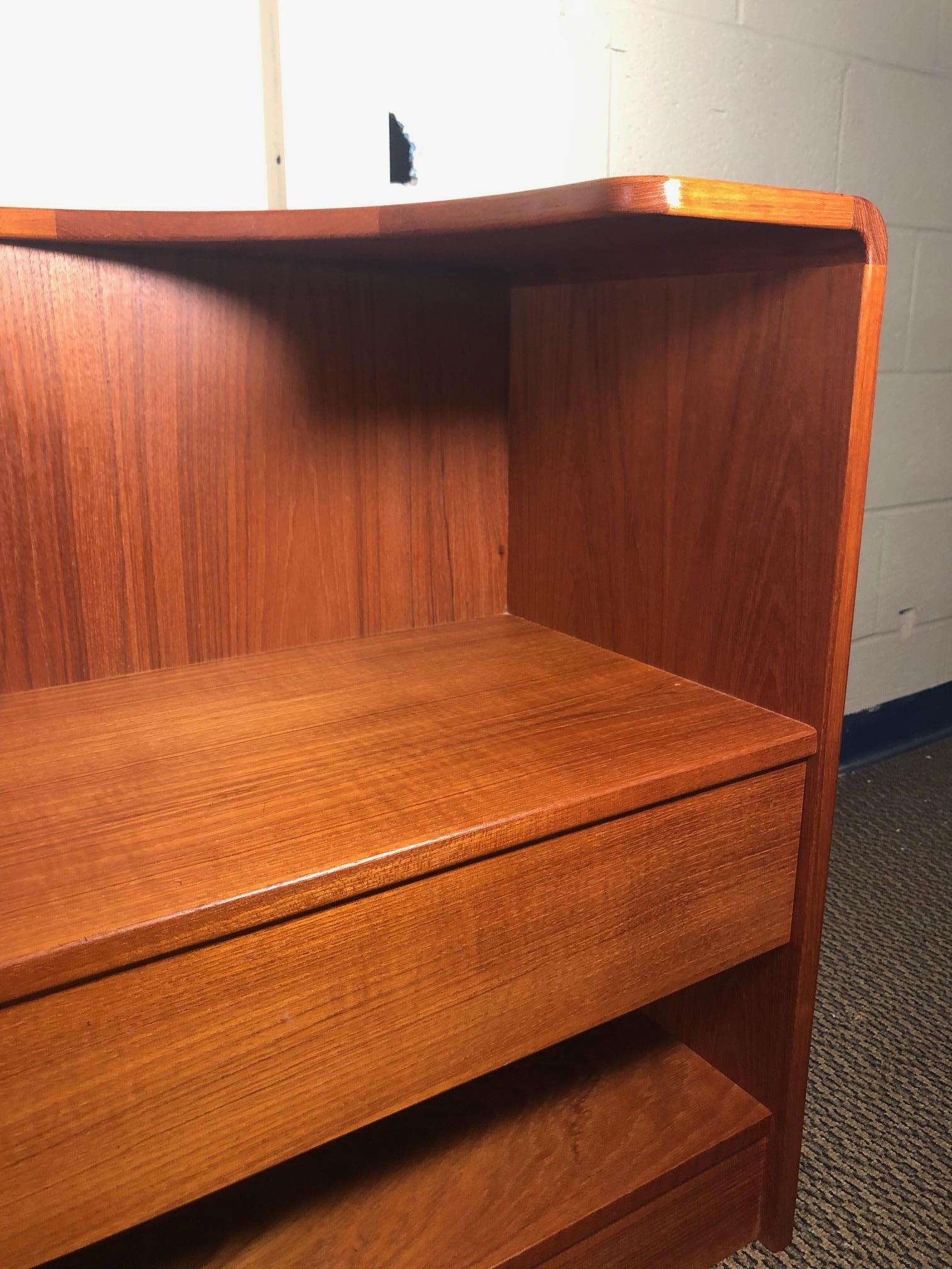 Midcentury Danish Teak Queen Size Headboard with Nightstands For Sale 5