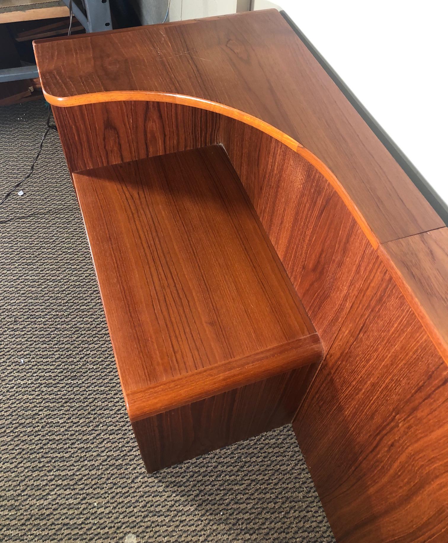 Midcentury Danish Teak Queen Size Headboard with Nightstands In Good Condition For Sale In Norcross, GA